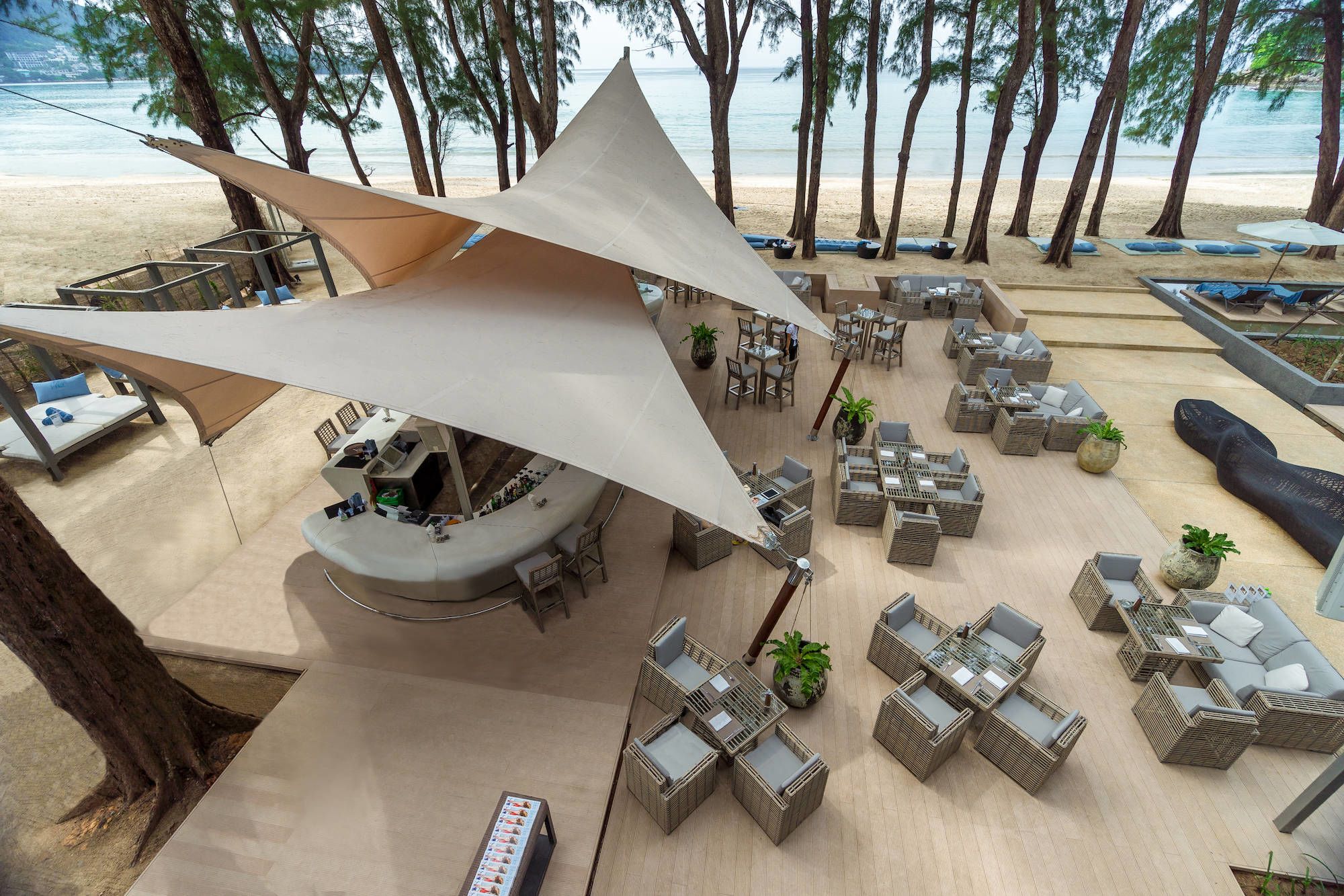 Twinpalms Surin Beach Phuket: Beach Lounge