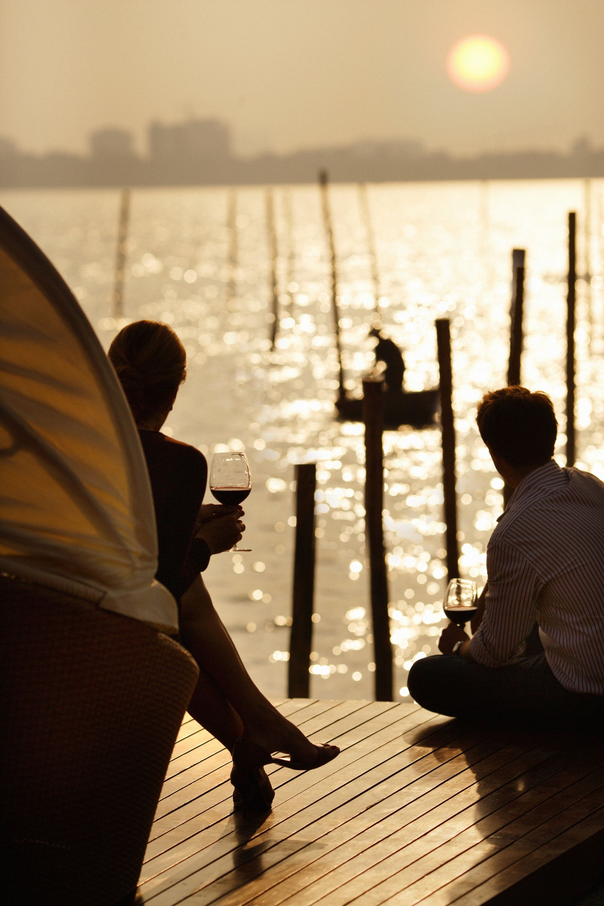 InterContinental Hanoi Westlake: beach: f&b: View at Sunset Bar