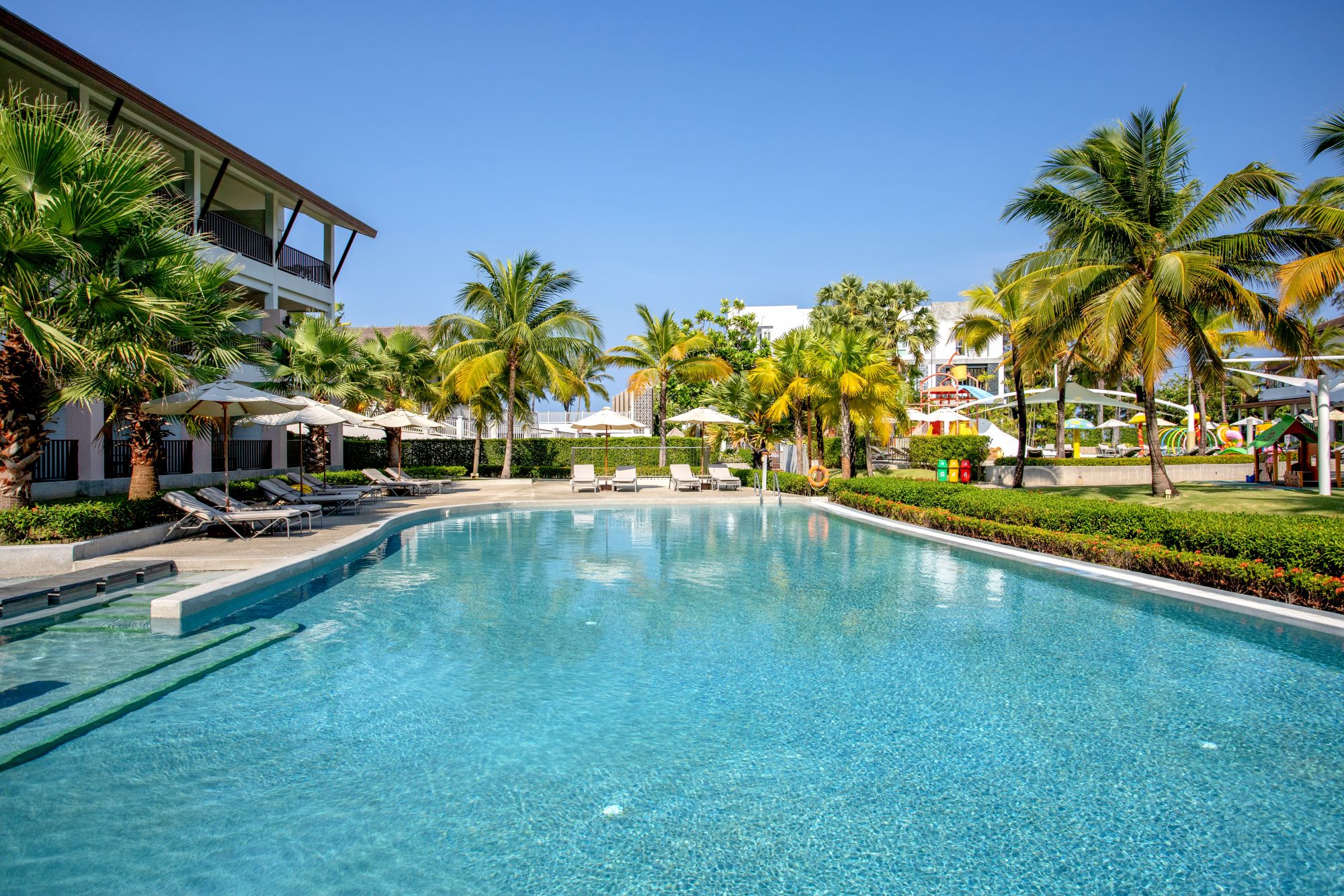 Katathani Phuket Beach Resort: Seven Sea Pool