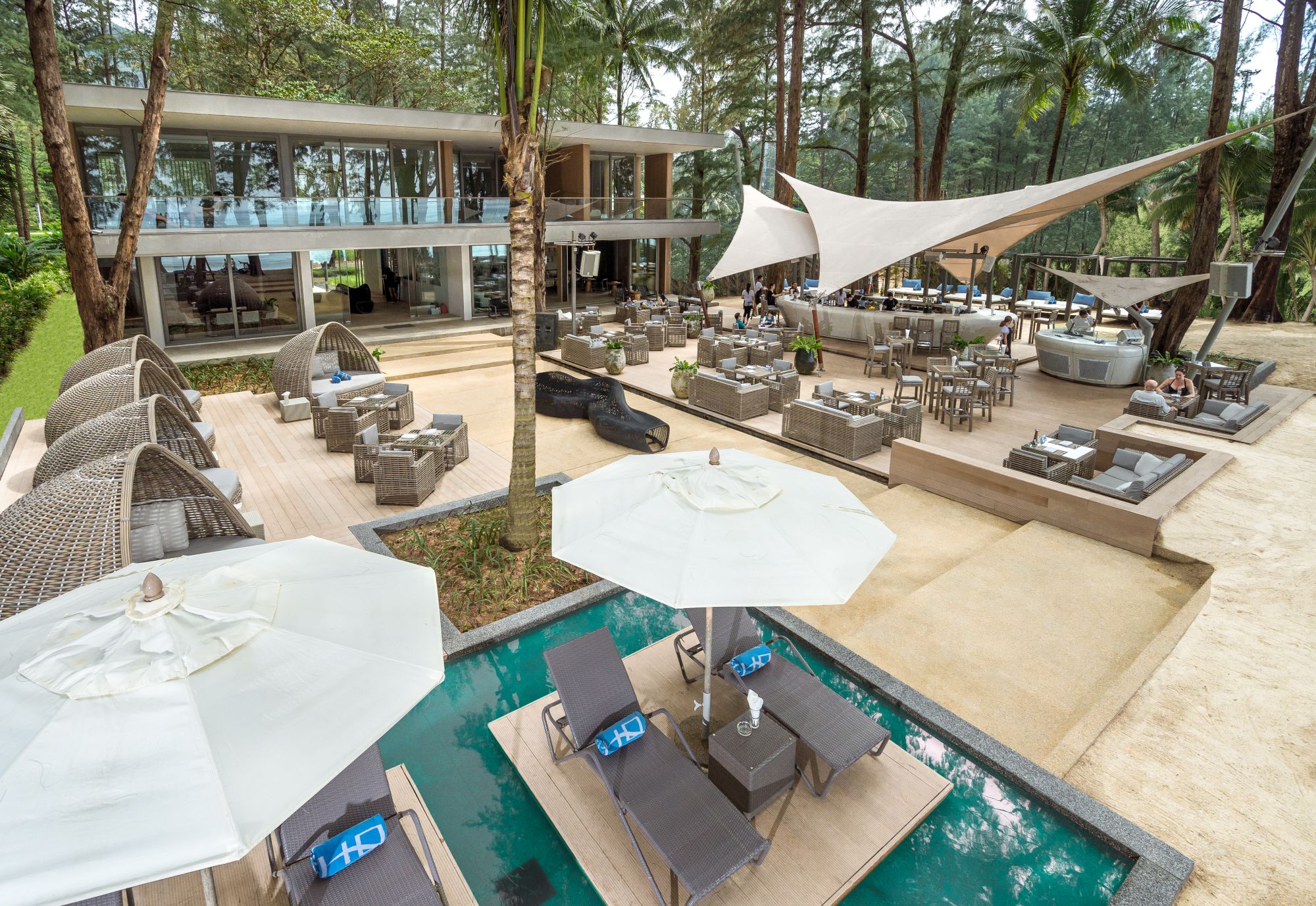 Twinpalms Surin Beach Phuket: Beach Lounge