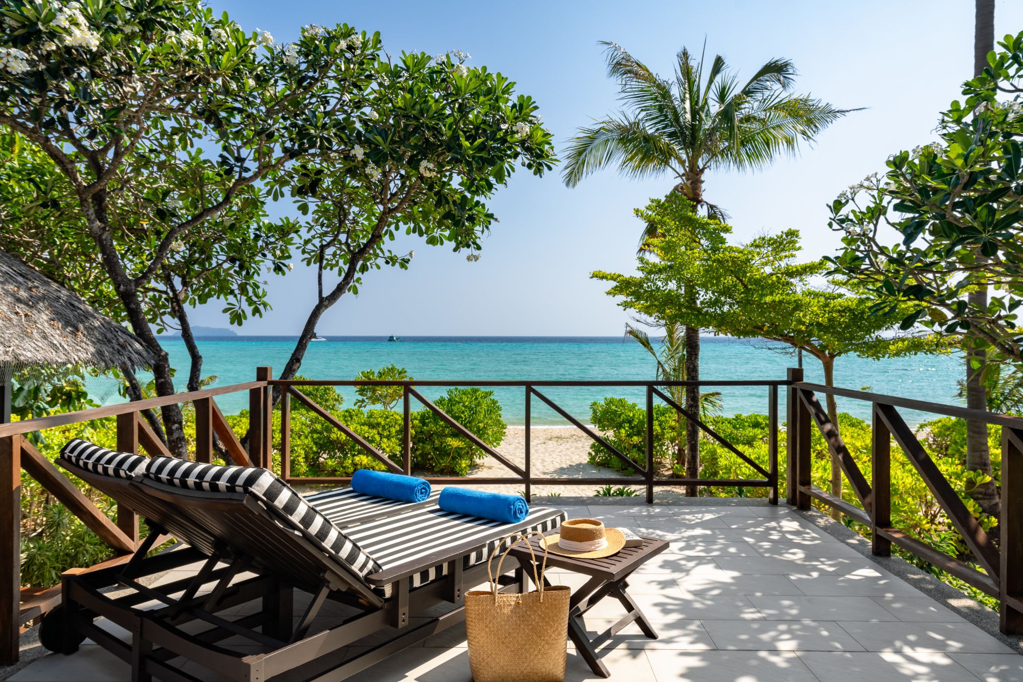 SAii Phi Phi Island Village in Ko Phi Phi: Beachfront Junior Suite