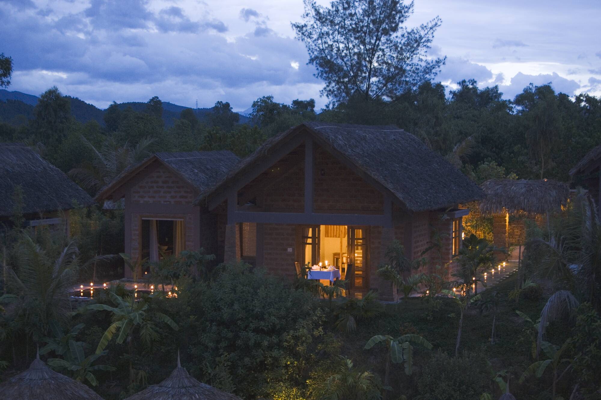 Pilgrimage Village à Hué:  Honeymoon Pool Hut 