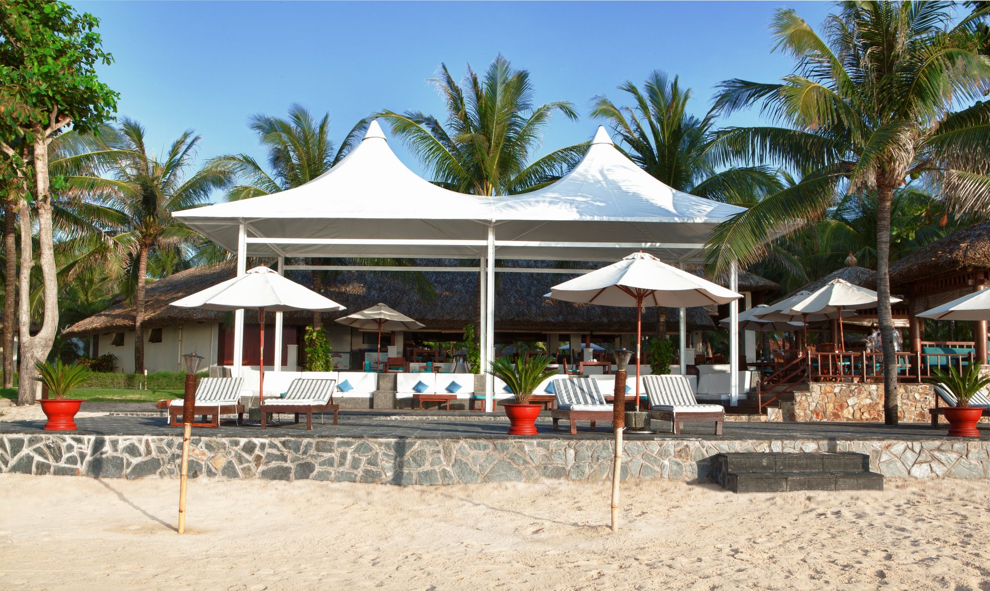 Blue Ocean Resort in Phan Thiet: Senses Restaurant & Beach Lounge