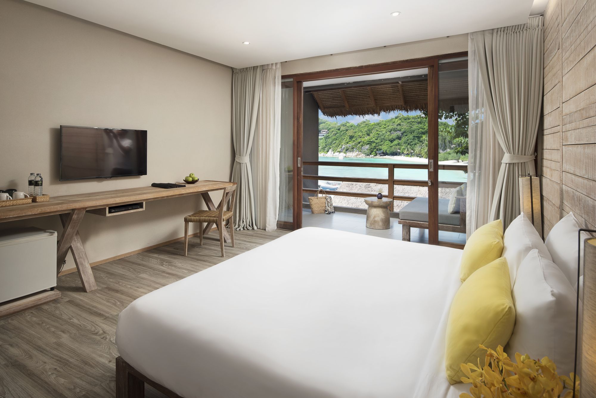 The Beach Club by Haadtien in Ko Tao: Beach Balcony