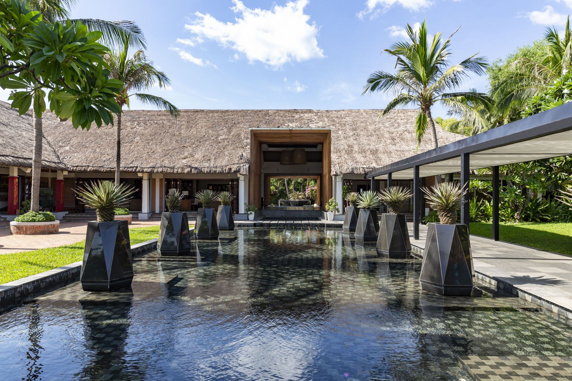 Avani Quy Nhon Resort: Exterior & Lobby