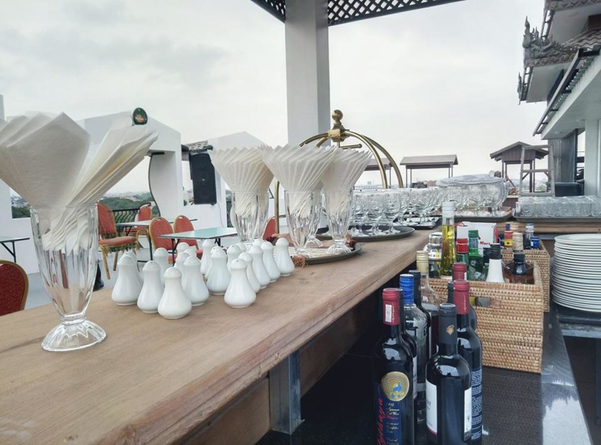 Yadanarpon Dynasty in Mandalay: Bar