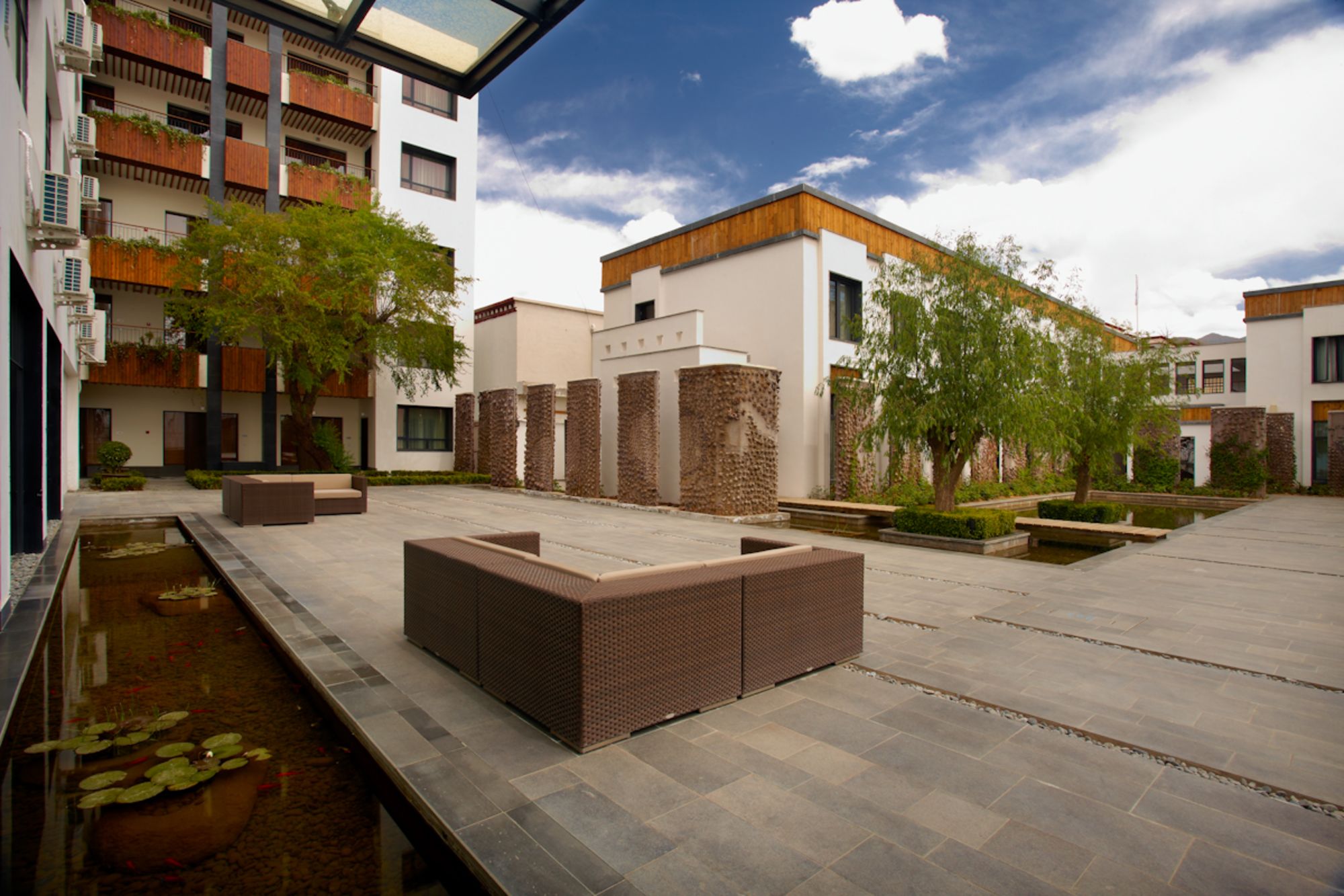 Four Points by Sheraton in Lhasa:  Courtyard