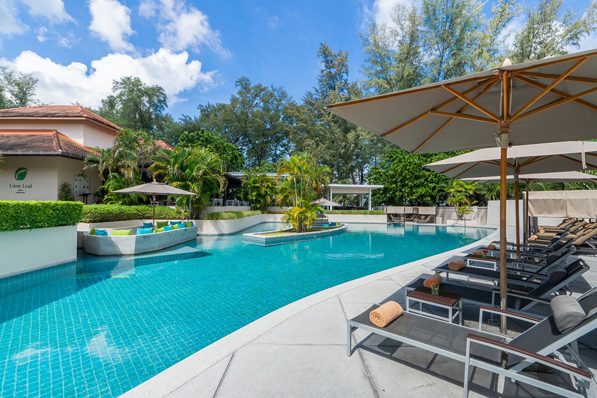 Dewa Phuket Resort & Villas: Swimming Pool