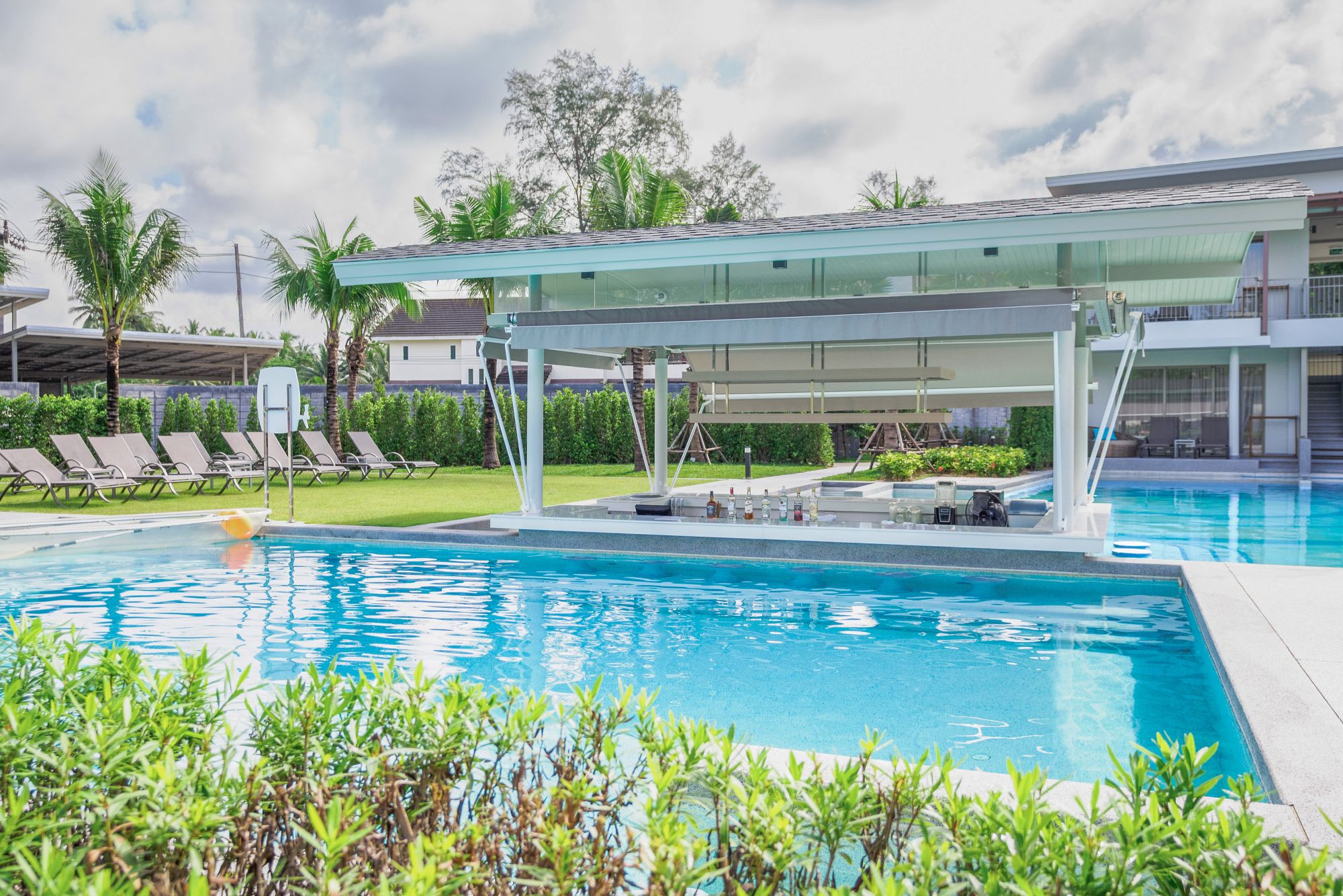 The Waters Khao Lak by Katathani: f&b: Splash Bar