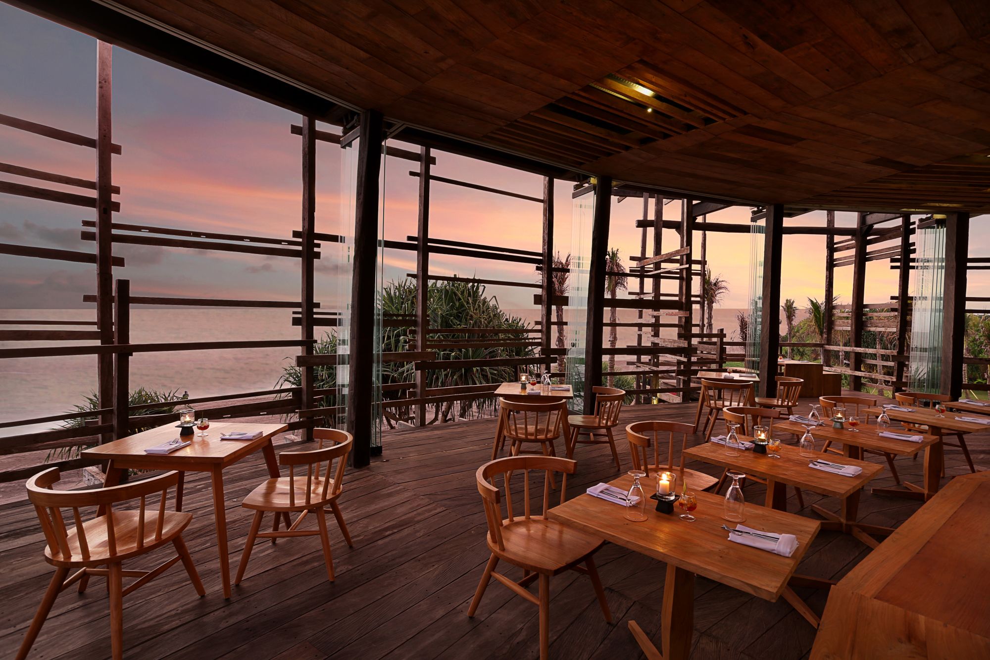 WakaGangga in Südbali: beach: f&b: Waka Bar & Restaurant sunset