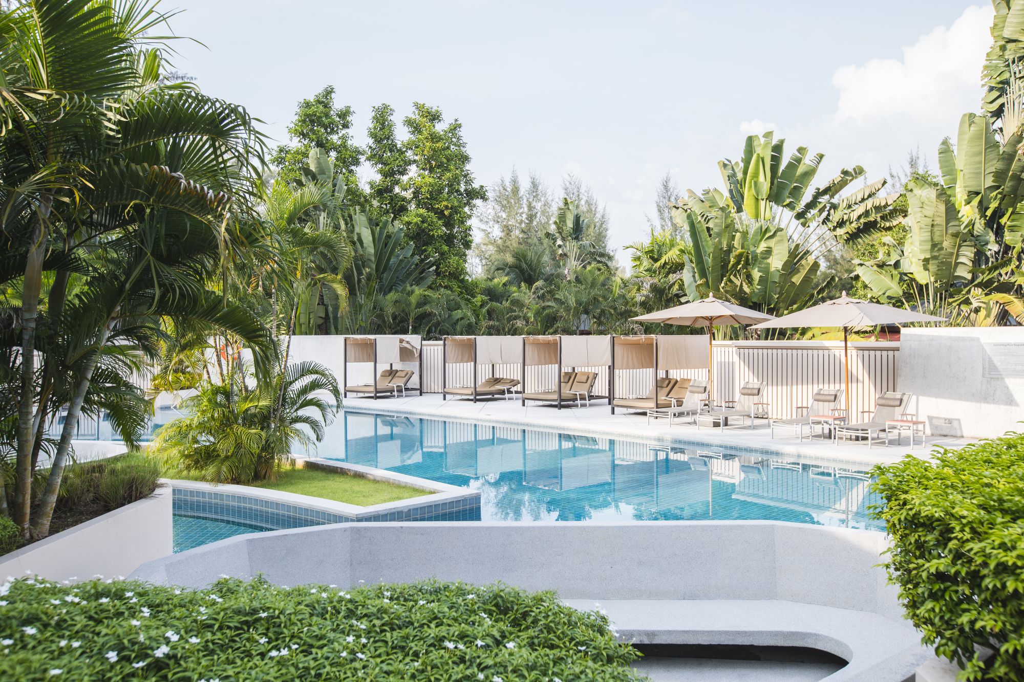 Dewa Phuket Resort & Villas: Swimming Pool