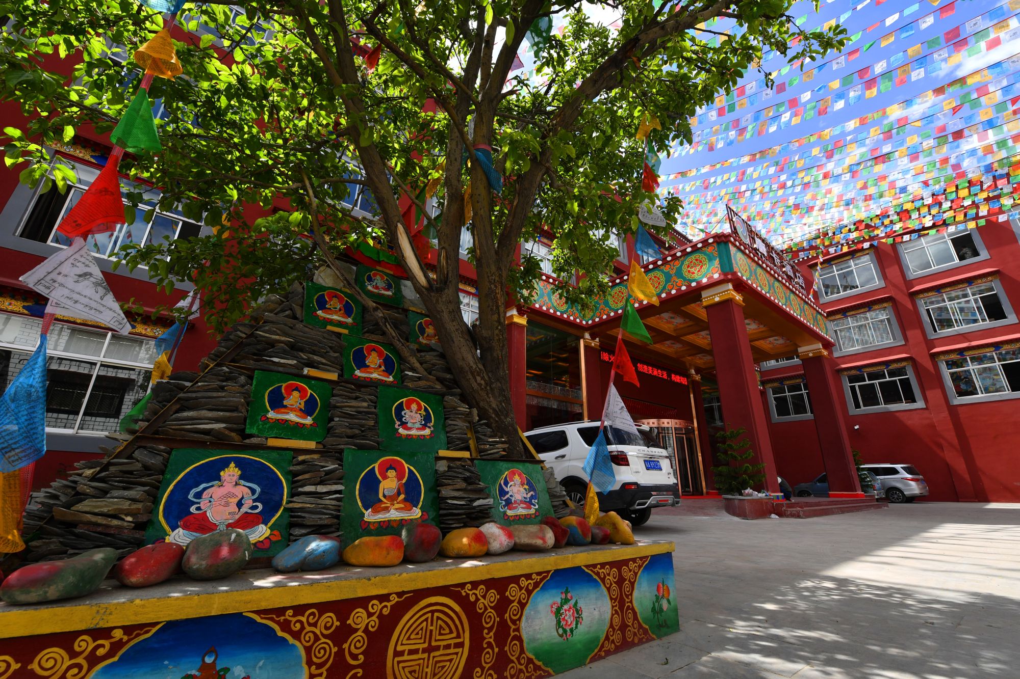 Thangka Hotel in Lhasa: Courtyard
