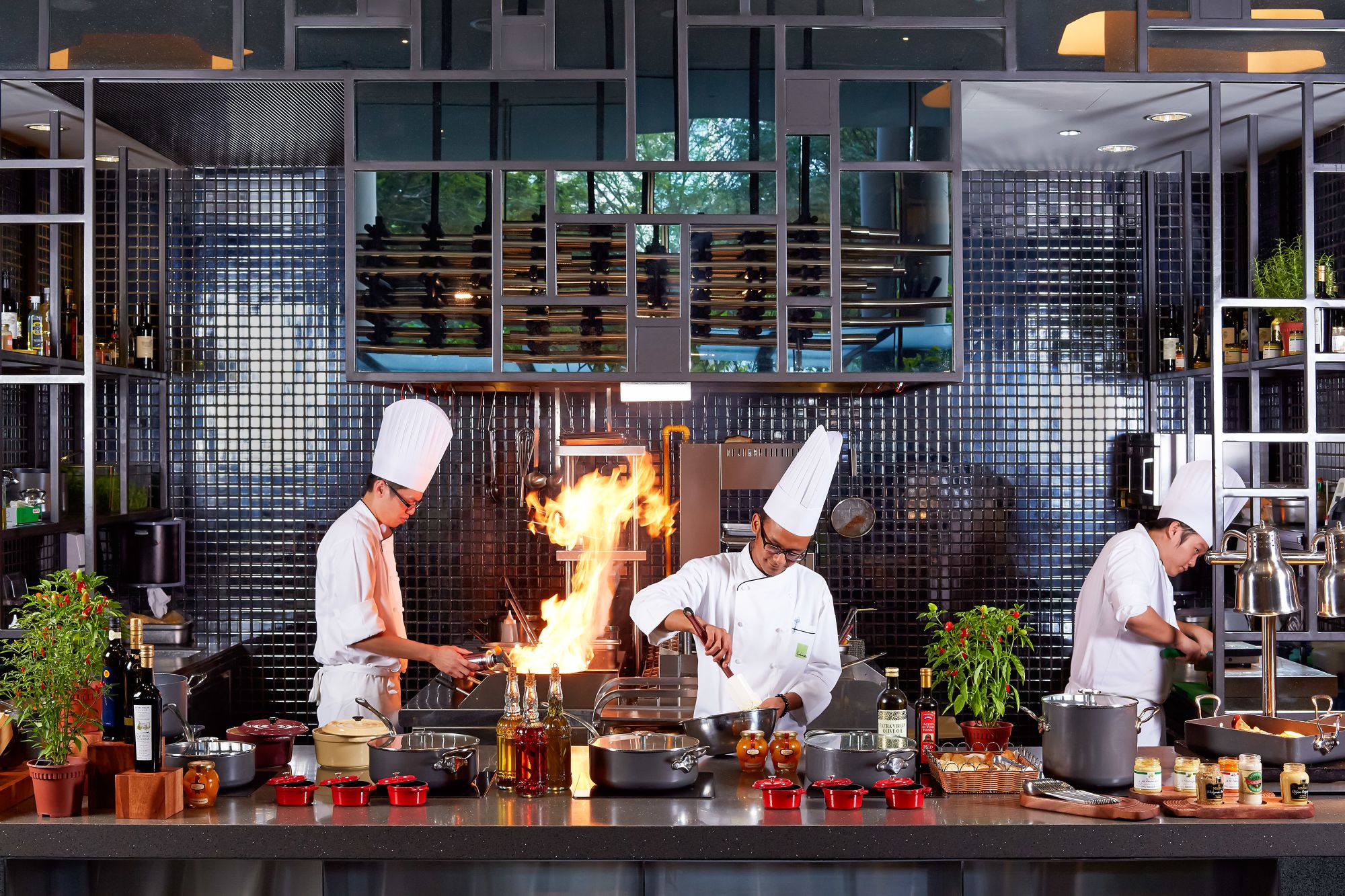 Parkroyal Collection Pickering in Singapur:  dining lime theatre