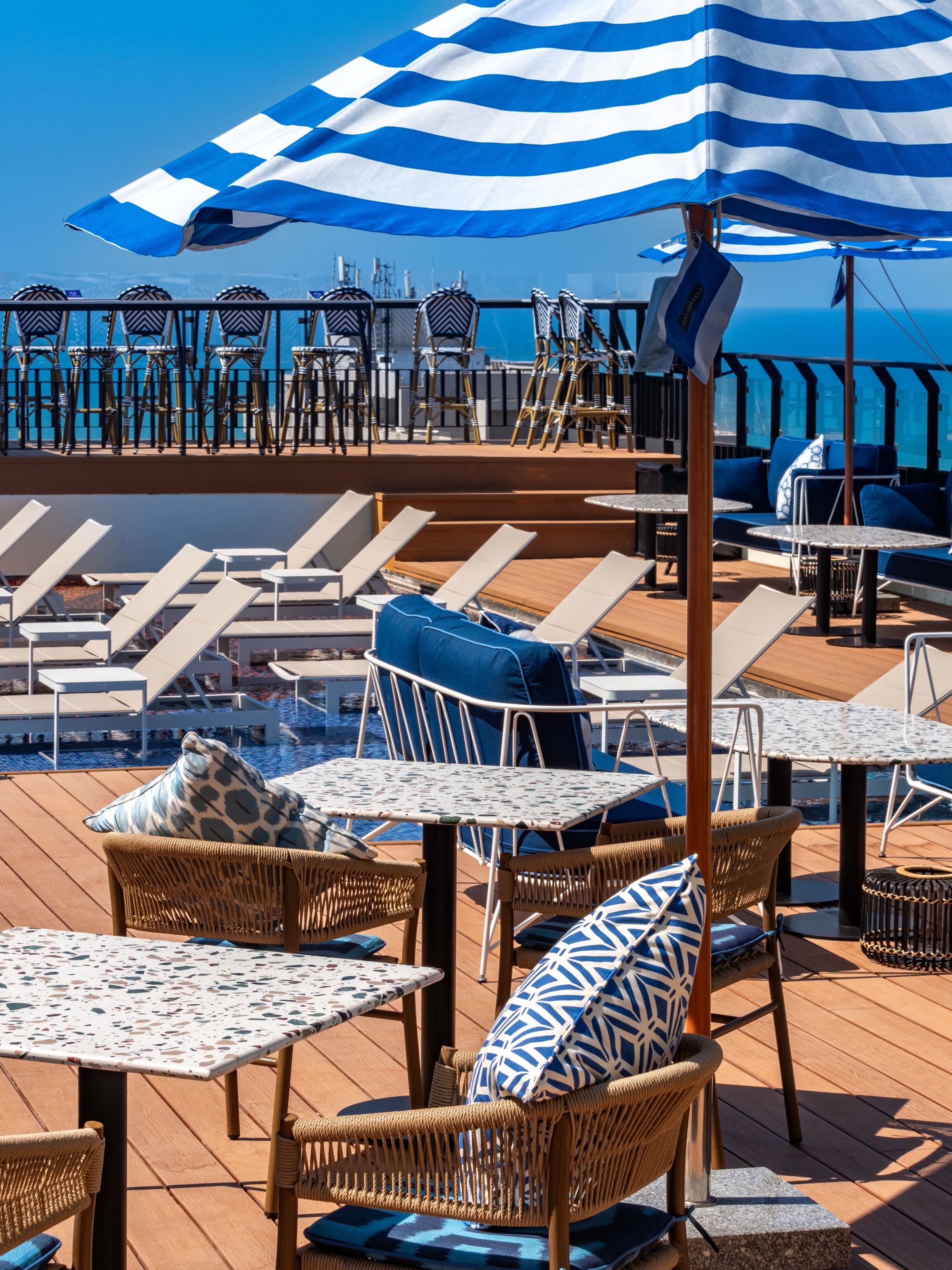 Siam@Siam Design Hotel Pattaya: Skybar Summer Club