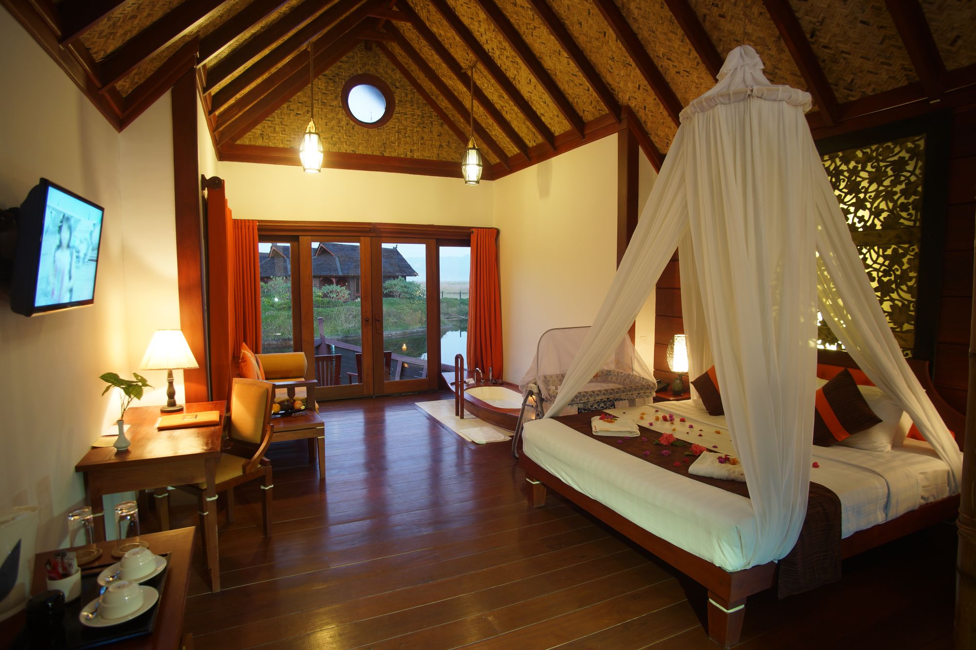 Pristine Lotus Resort à Lac Inle:  Floating Cottage