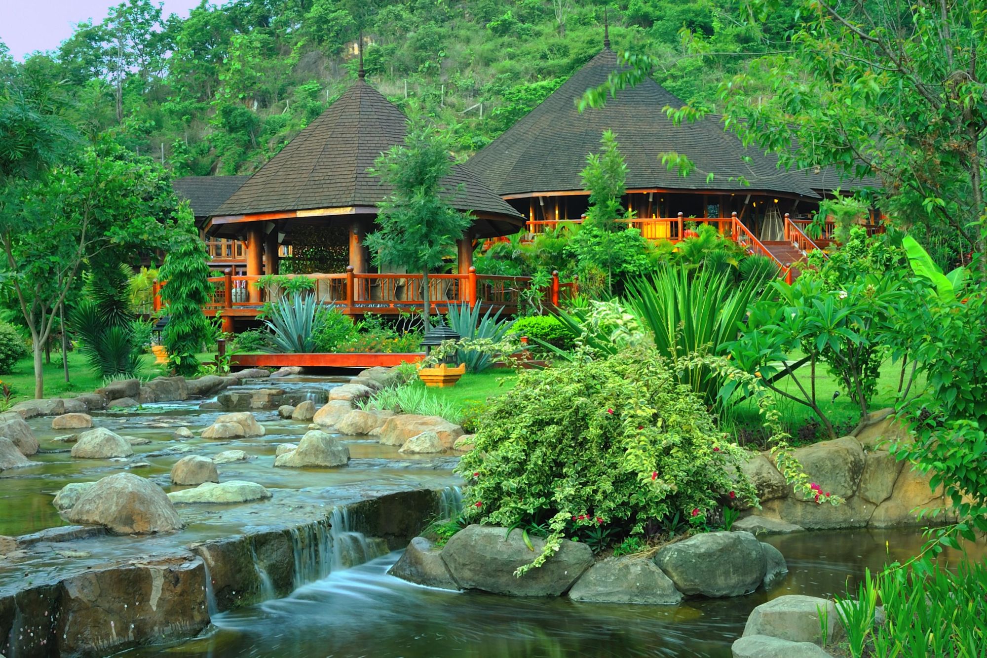 Pristine Lotus Resort à Lac Inle:  Front Office and Restaurant