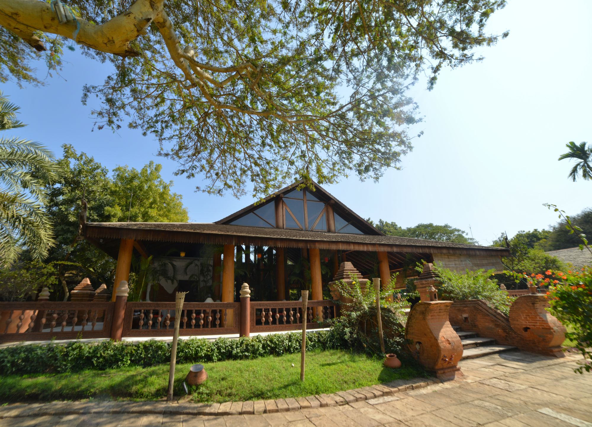 The Hotel @ Tharabar Gate in Bagan: exterior: