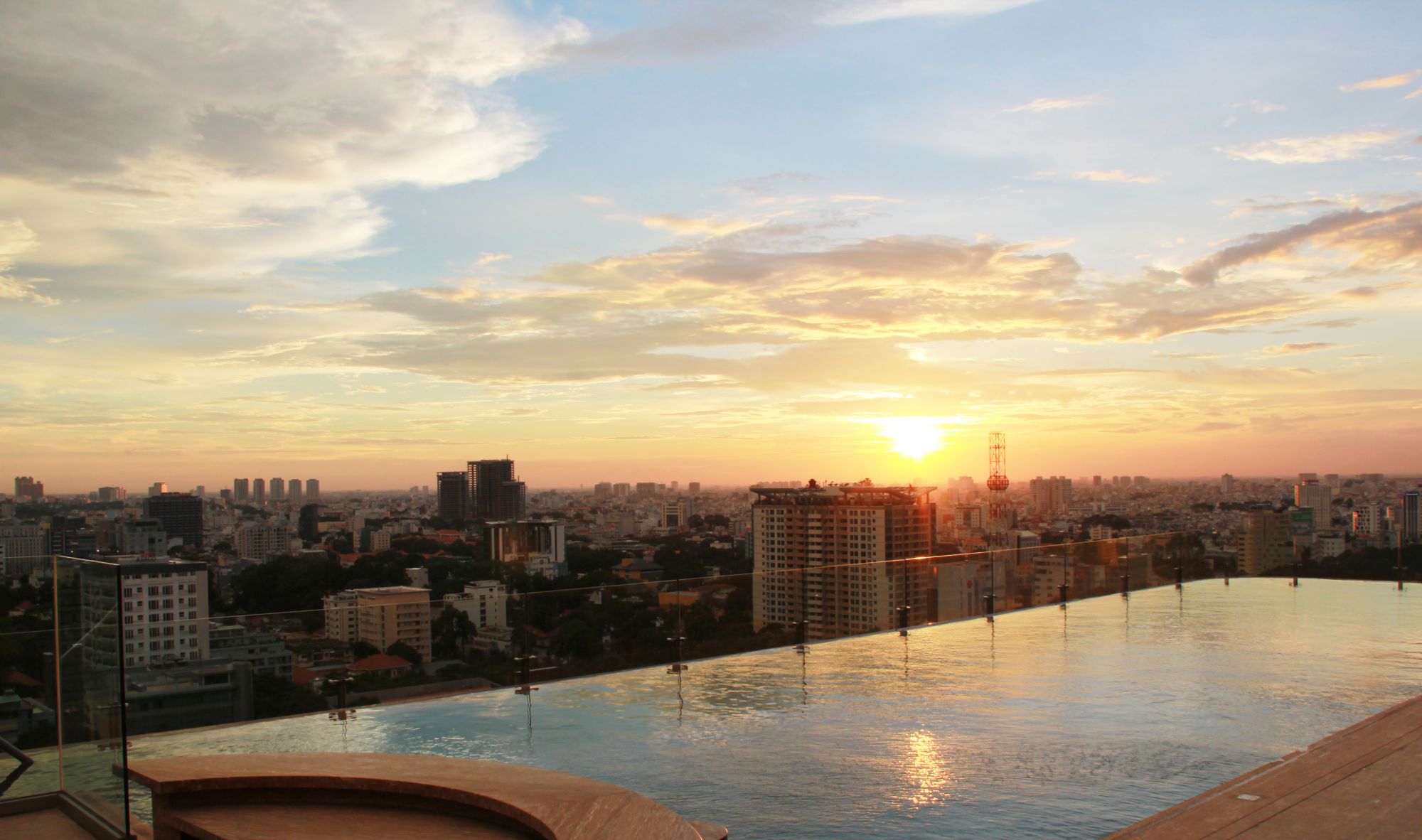 Hôtel des Arts Saigon:  Swimmingpool