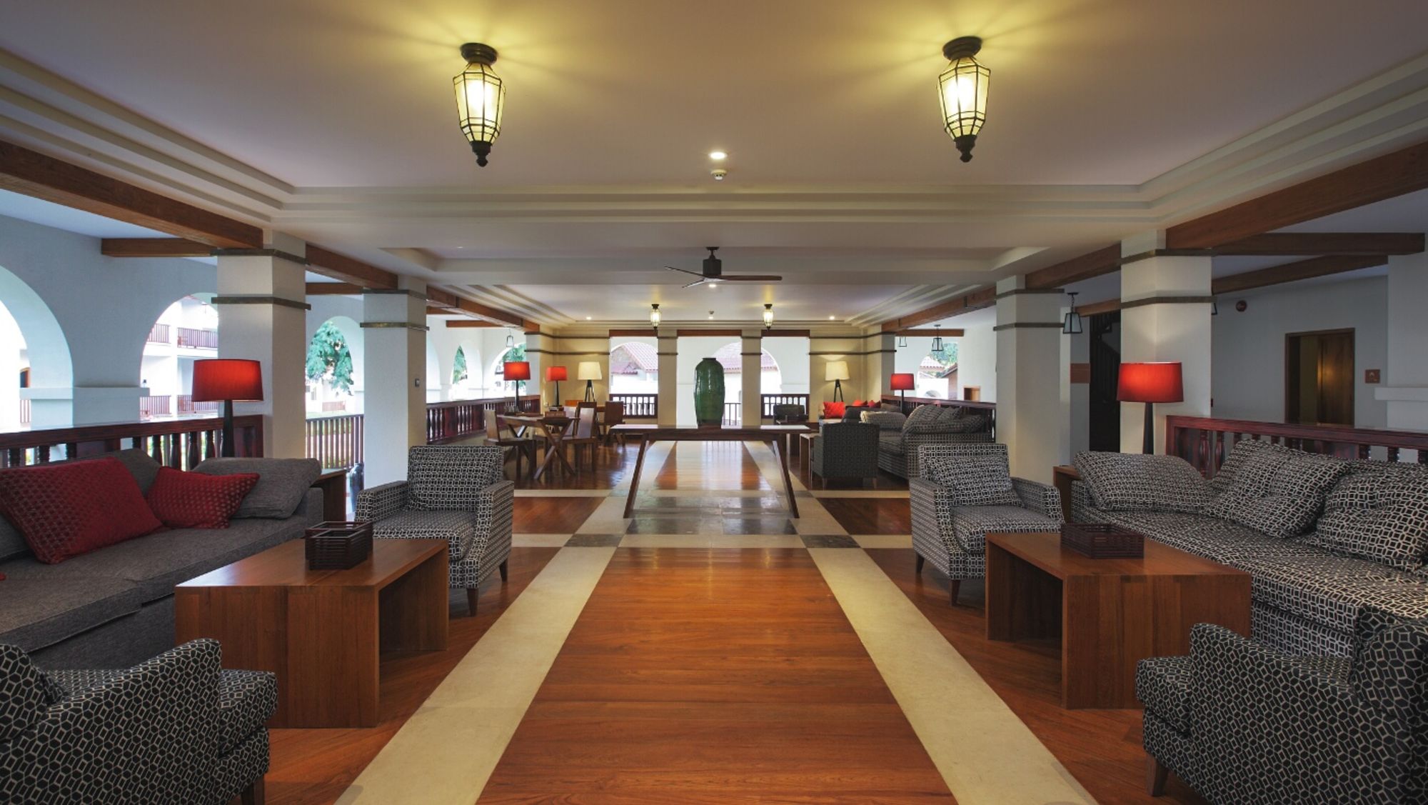 Sanctum Inle Resort in Inle Lake: Lobby lounge