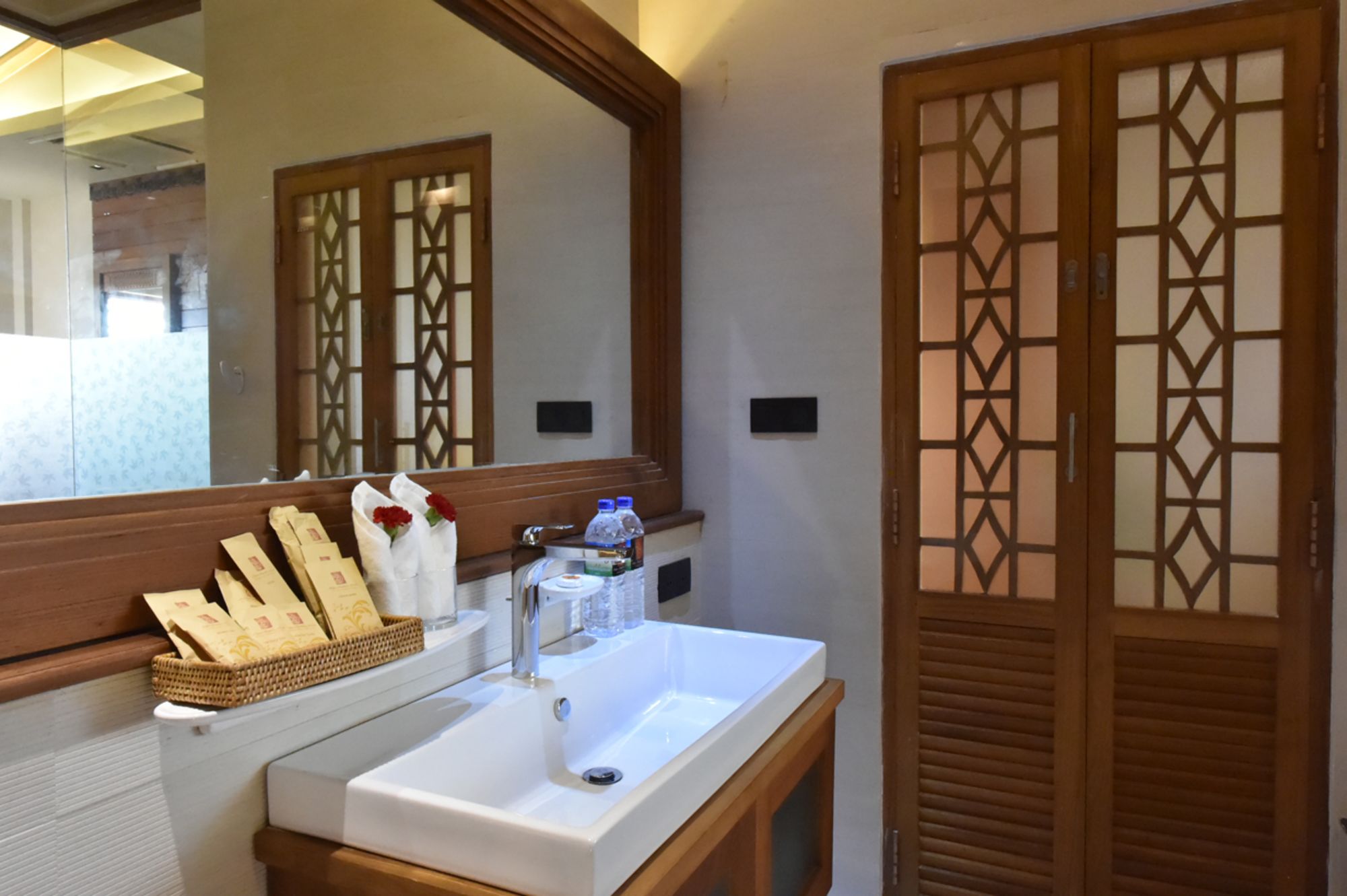 Rupar Mandalar in Mandalay: Premier Suite | Bathroom