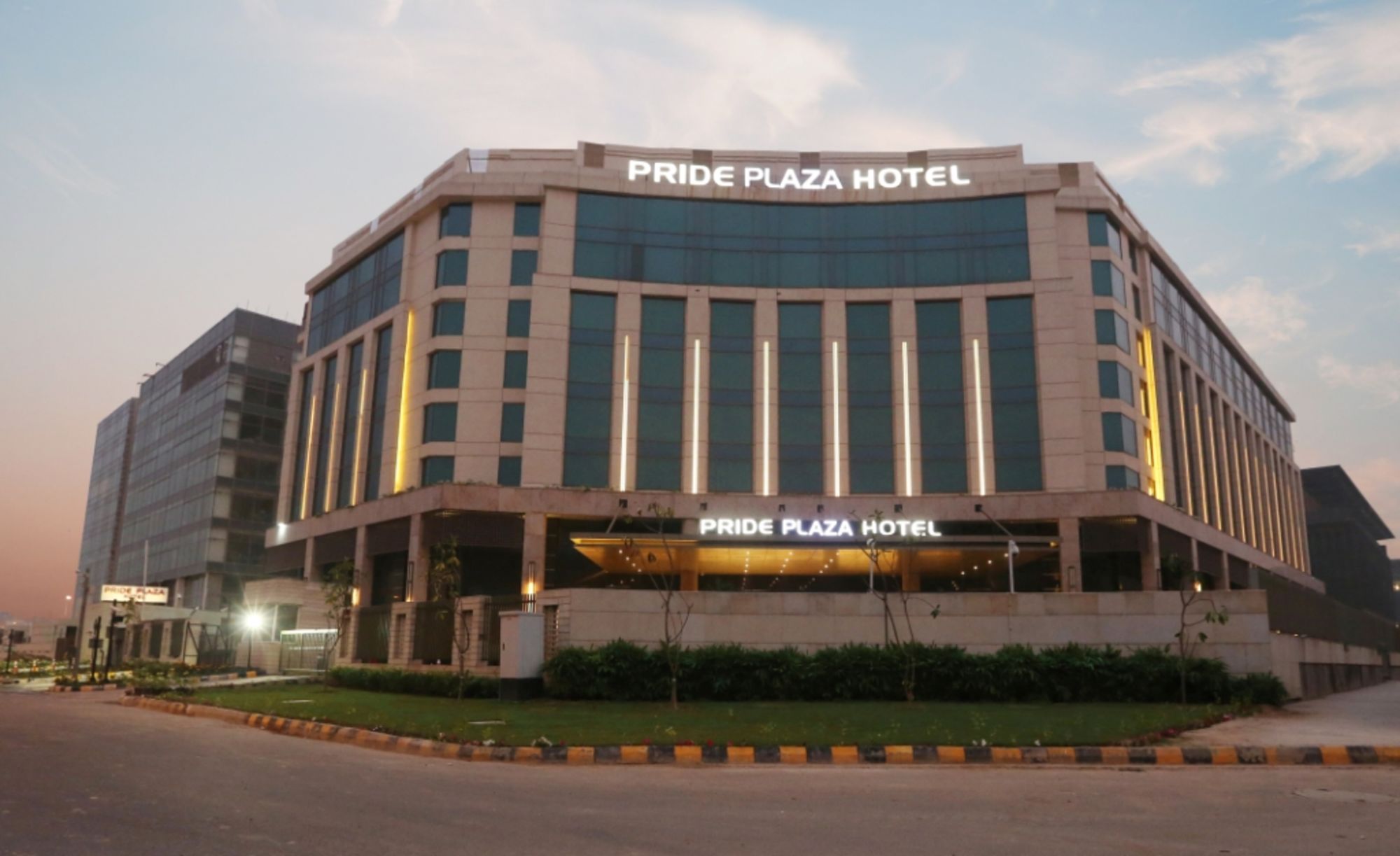 Pride Plaza Hotel Aerocity in Delhi: Exterior