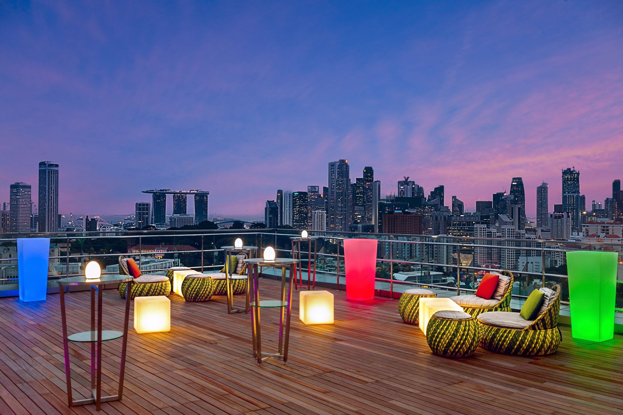 Jen Orchardgateway in Singapur: Pool Deck Extension