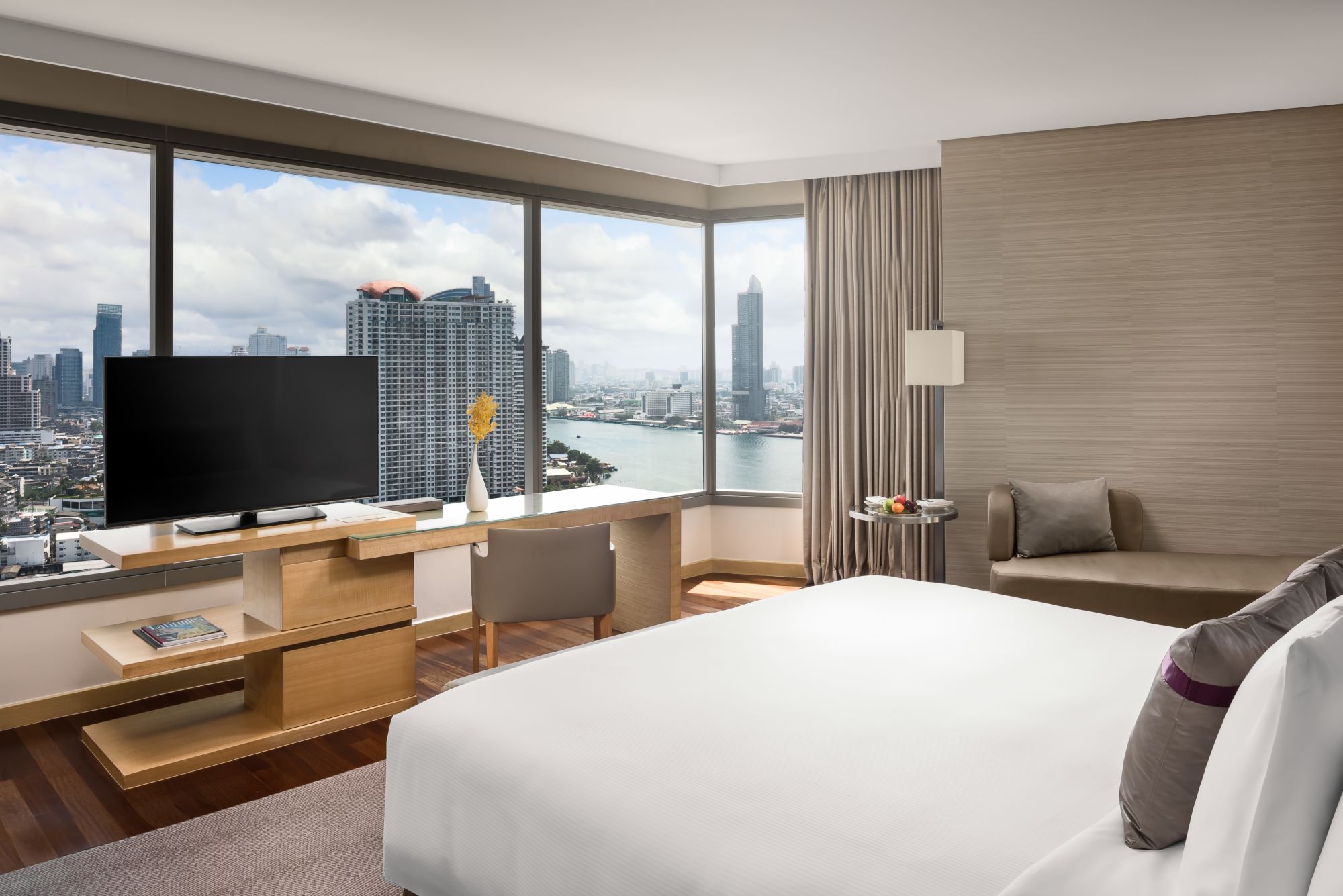 AVANI+ Riverside Bangkok Hotel: River View Junior Suite