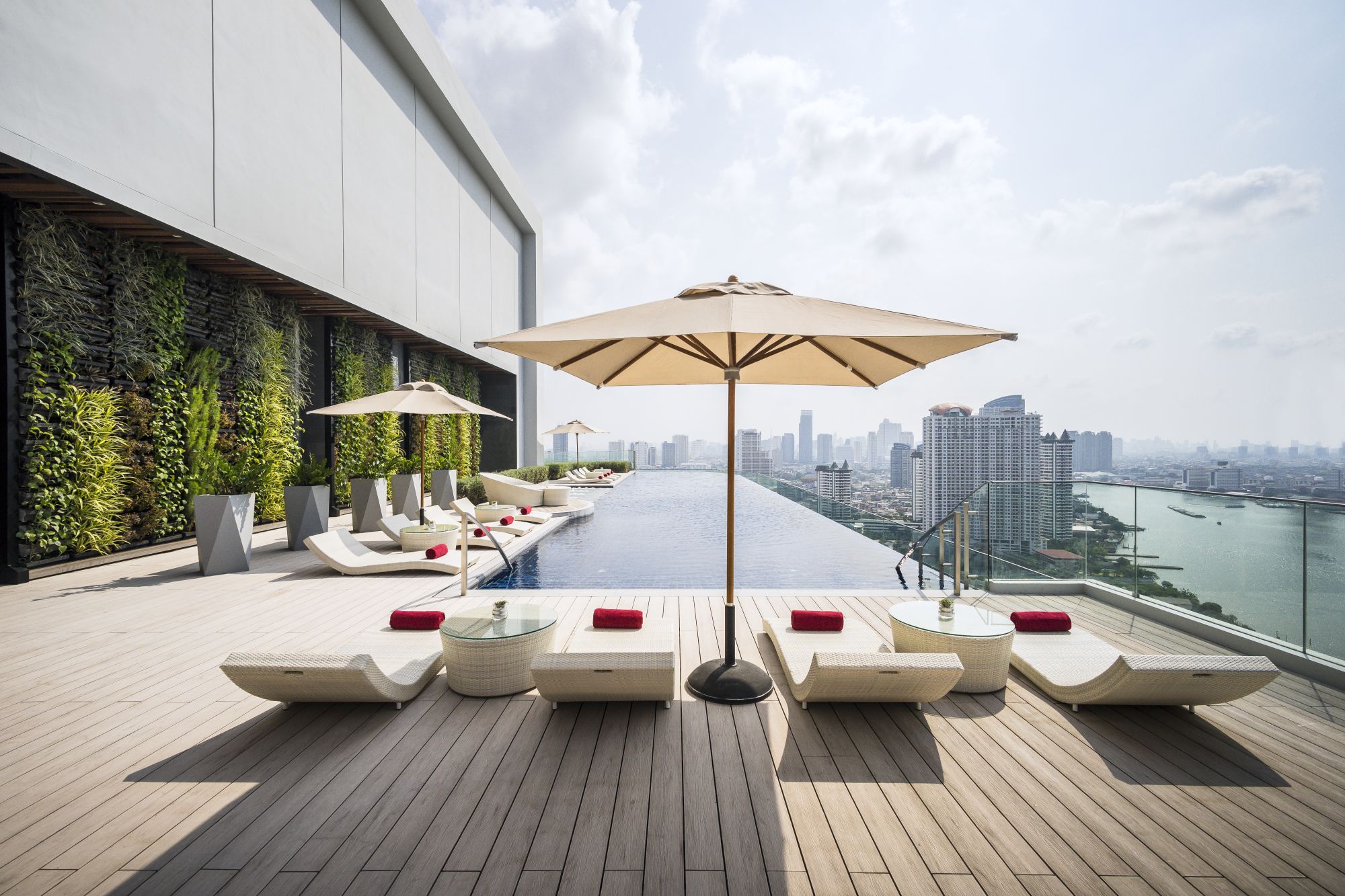 AVANI+ Riverside Bangkok Hotel: Pool