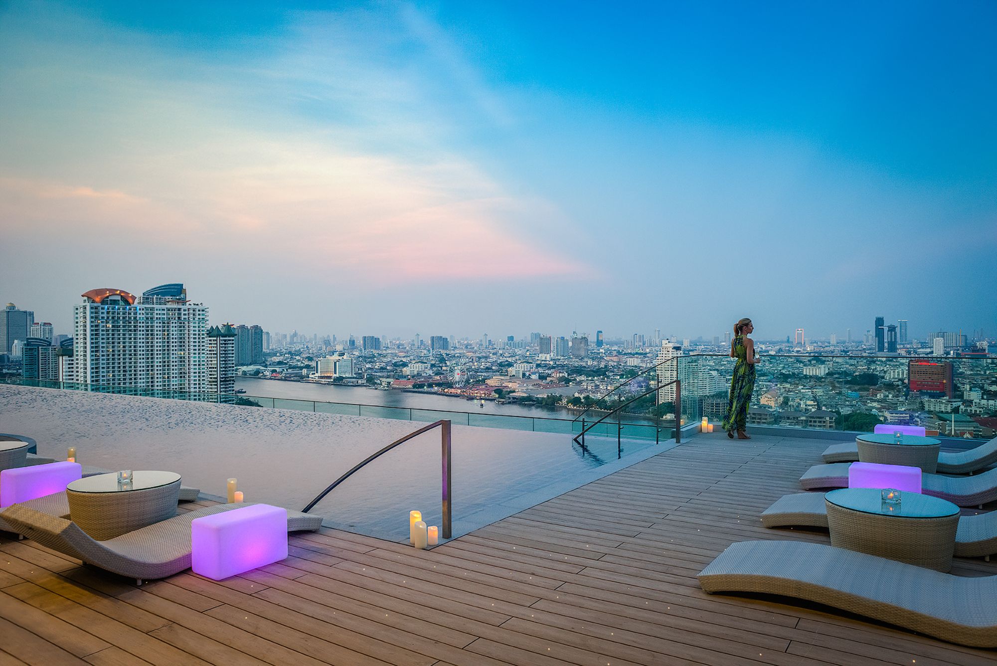 AVANI+ Riverside Bangkok Hotel: Roof Top Pool