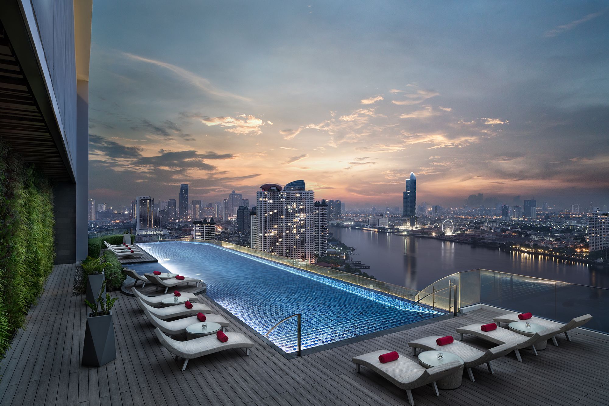AVANI+ Riverside Bangkok Hotel: Roof Top Pool