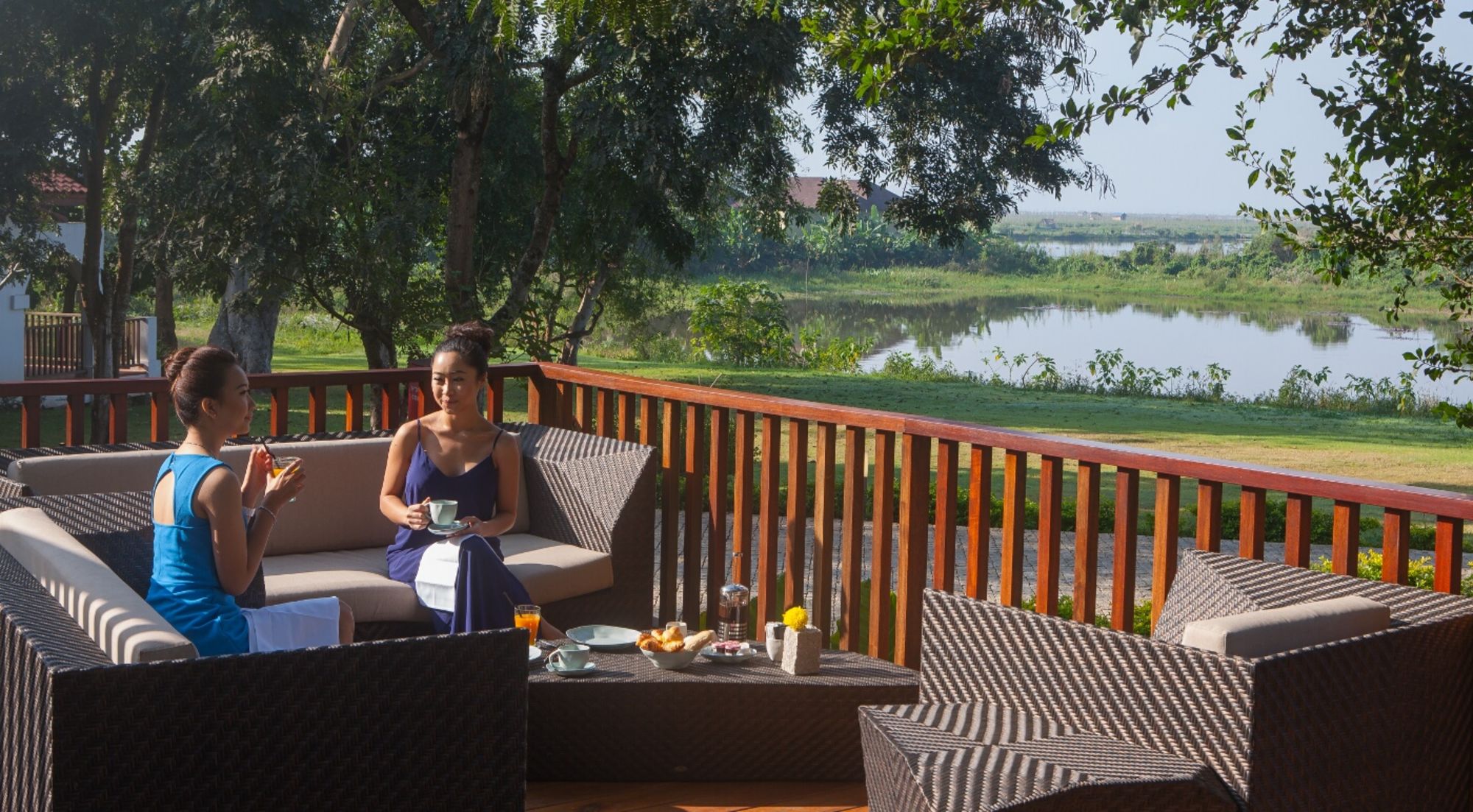 Sanctum Inle Resort in Inle Lake: Girls drink terrace