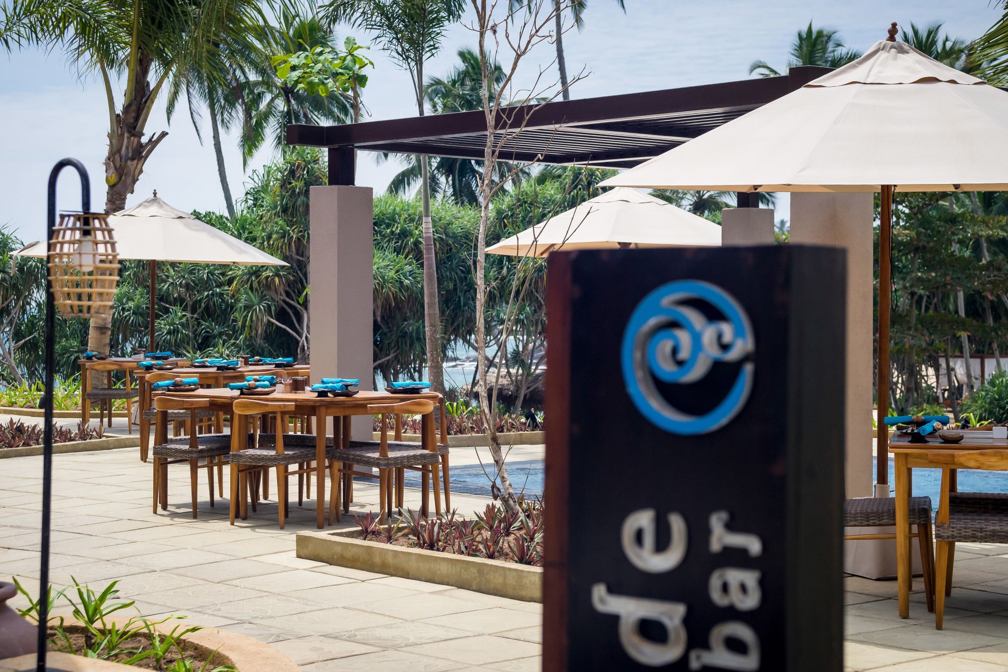 Anantara Peace Haven Tangalle Resort: Pool Side Bar