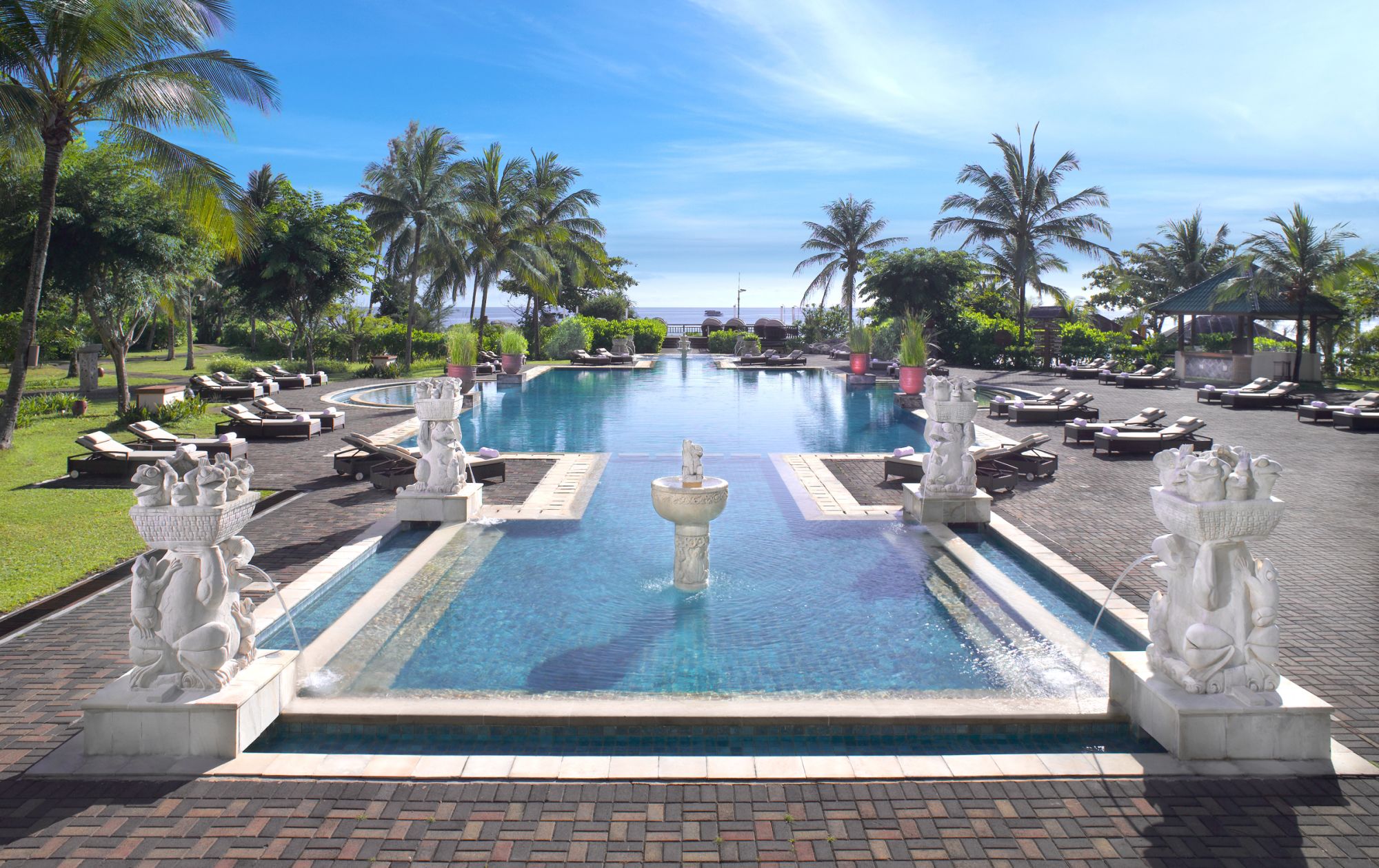 Homm Laguna Bintan: pool area