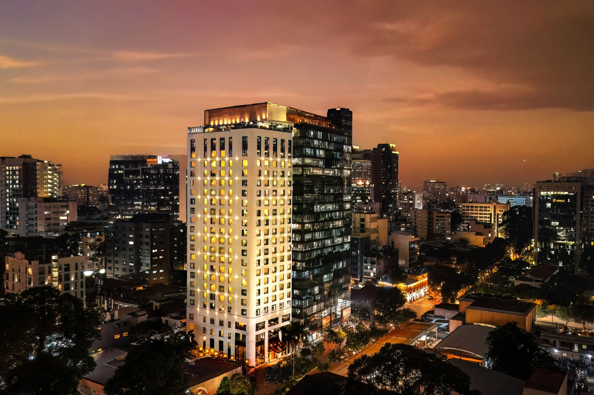 Hôtel des Arts Saigon:  Hotel from outside
