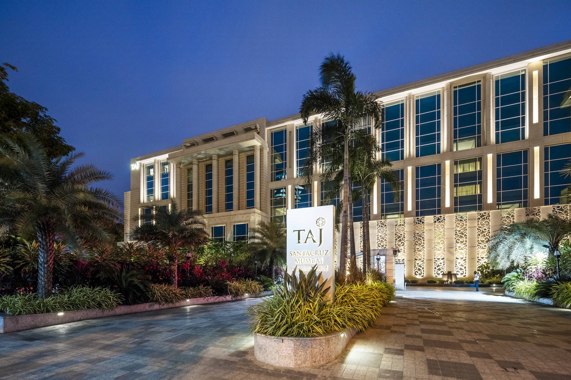 Taj Santacruz in Mumbai: Exterior