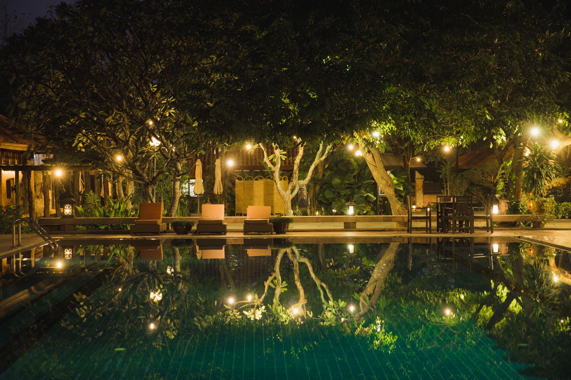 Rupar Mandalar in Mandalay: Swimming Pool by night