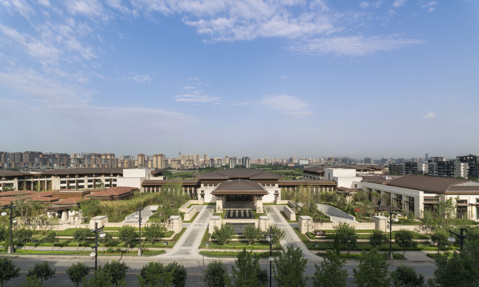 Hyatt Regency in Xian: Hotel Exterior Day Shot