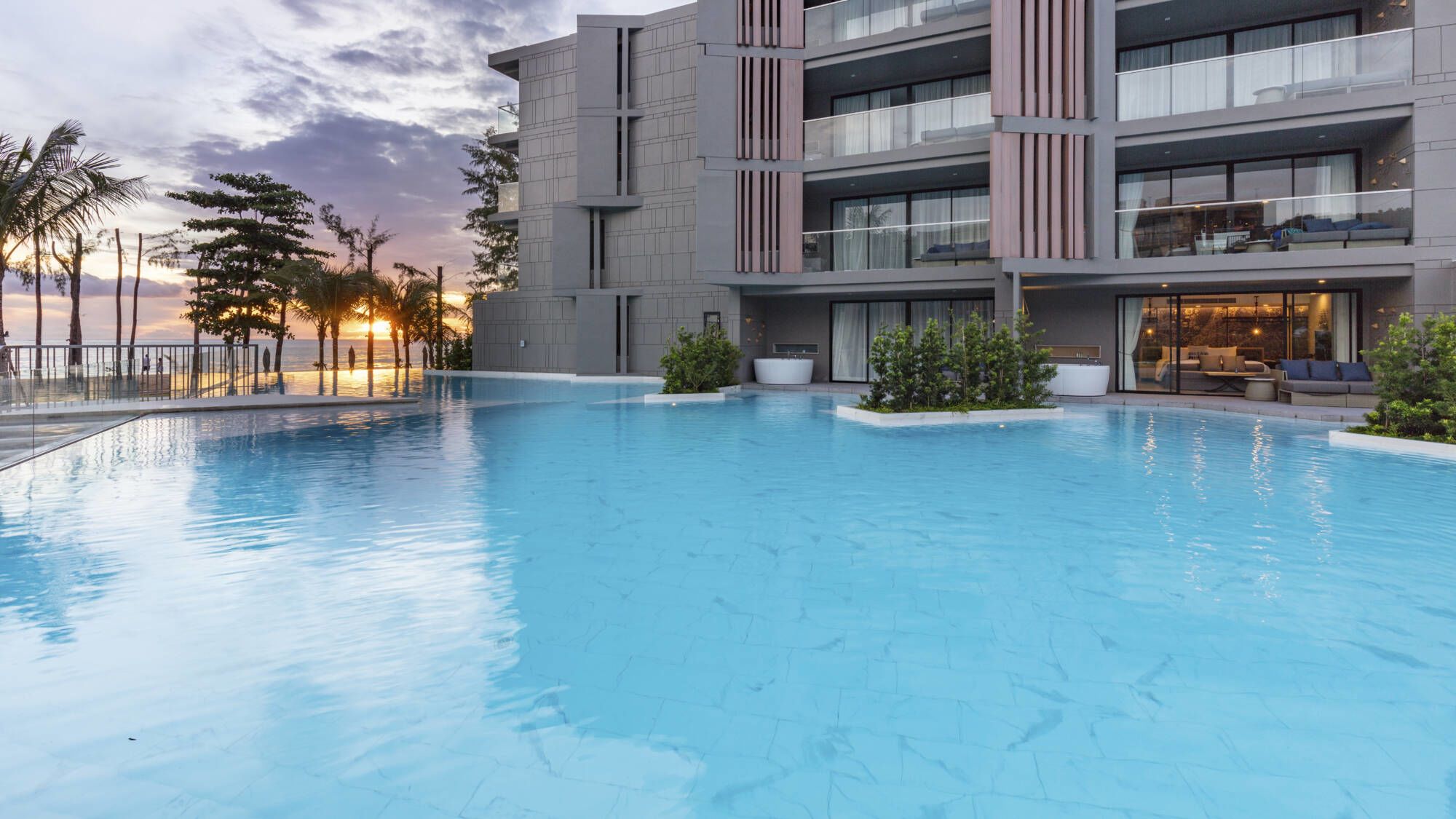 La Vela Khao Lak: Pool Access Grand | from outside