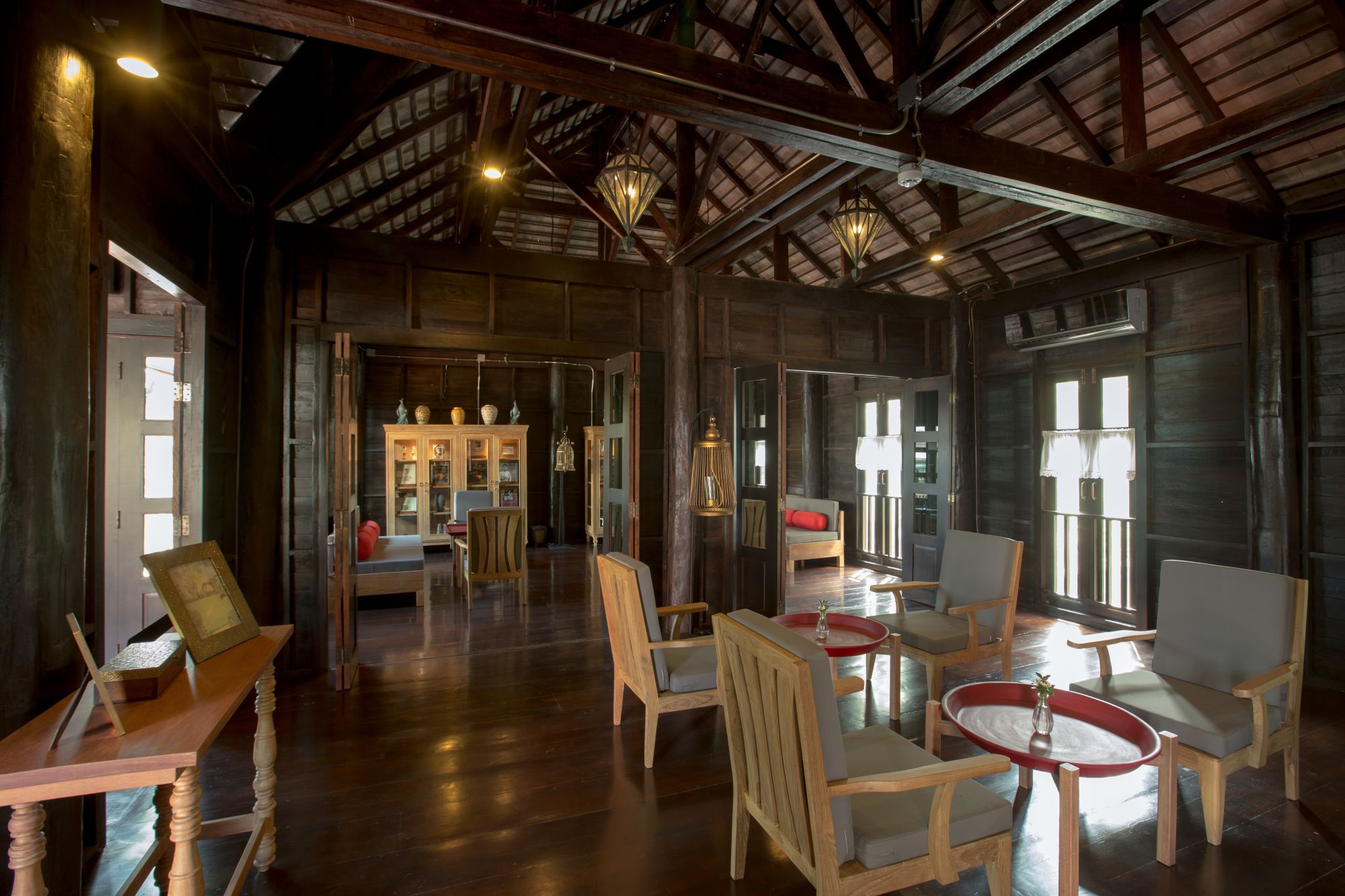 Na Nirand in Chiang Mai: Library