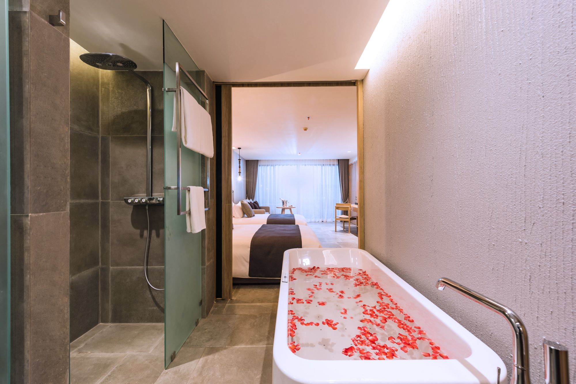 La Vela Khao Lak: Deluxe Poolside | bathroom