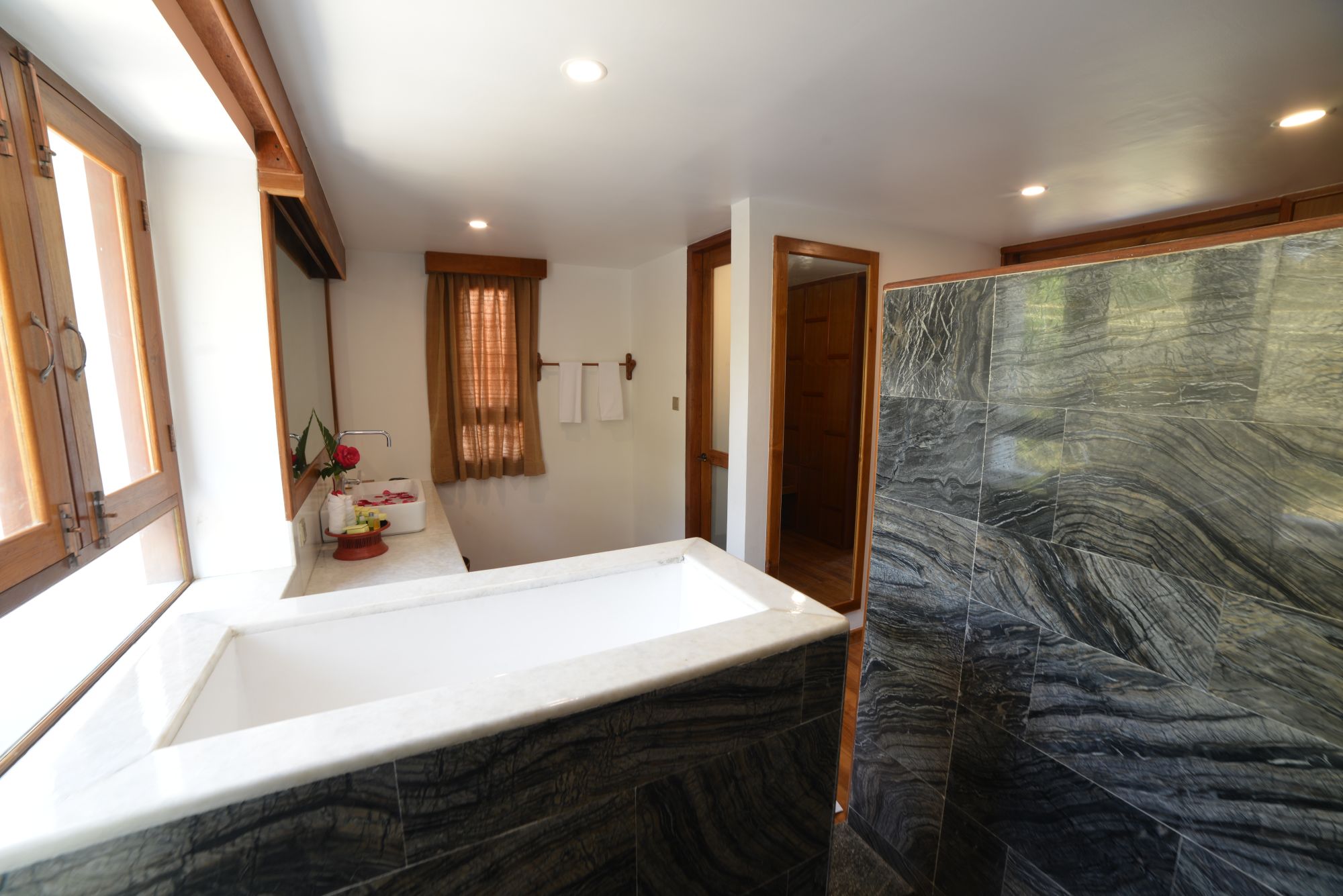 Popa Garden Resort à Bagan: Deluxe Balcony | Bathroom