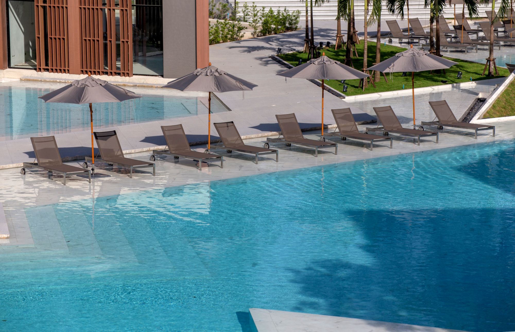 La Vela Khao Lak: Pool Chairs