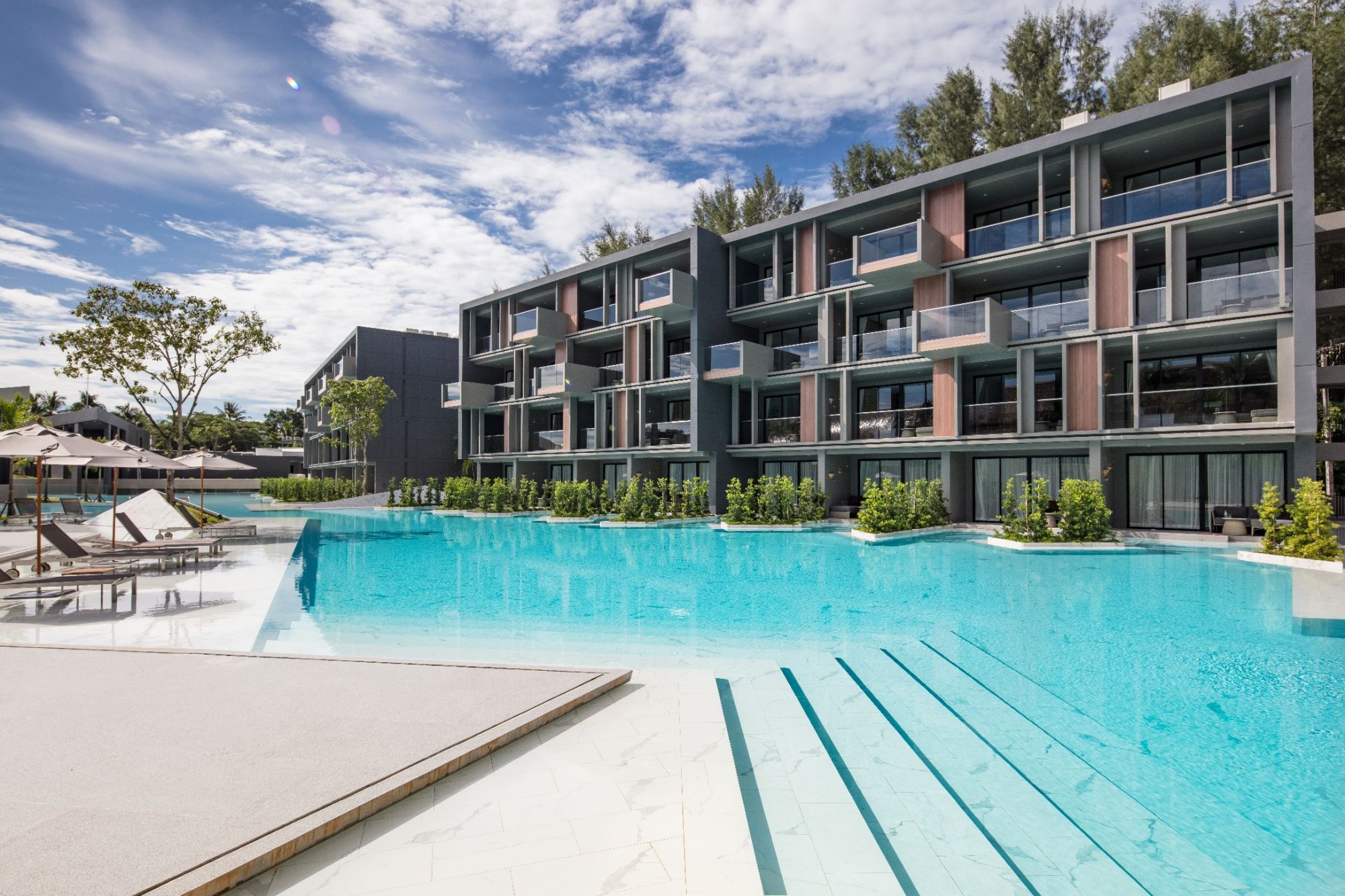 La Vela Khao Lak: Hotel and Pool View