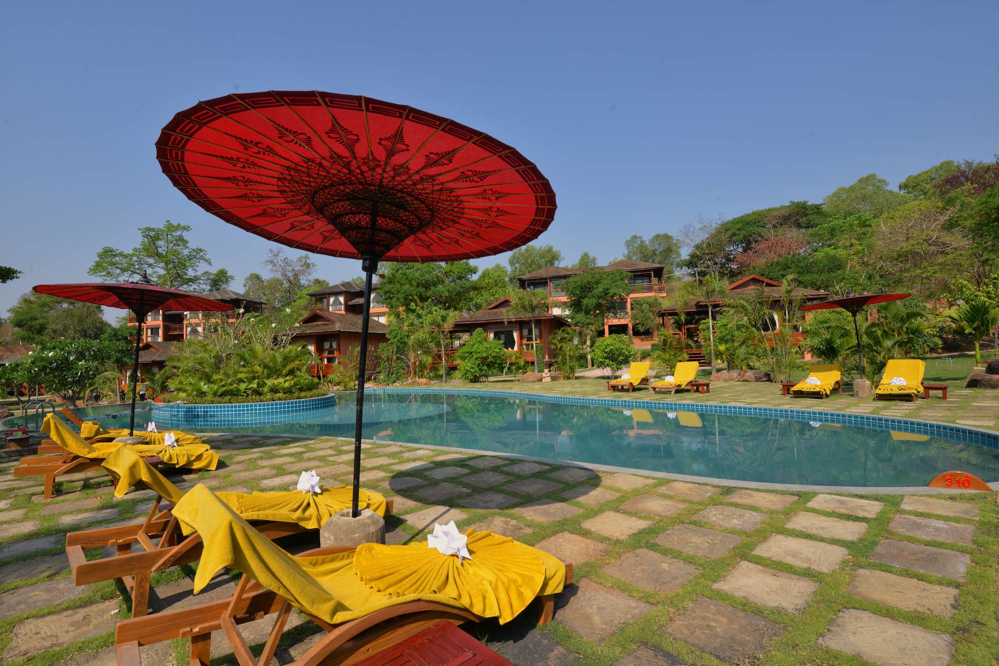 Popa Garden Resort à Bagan: Pool