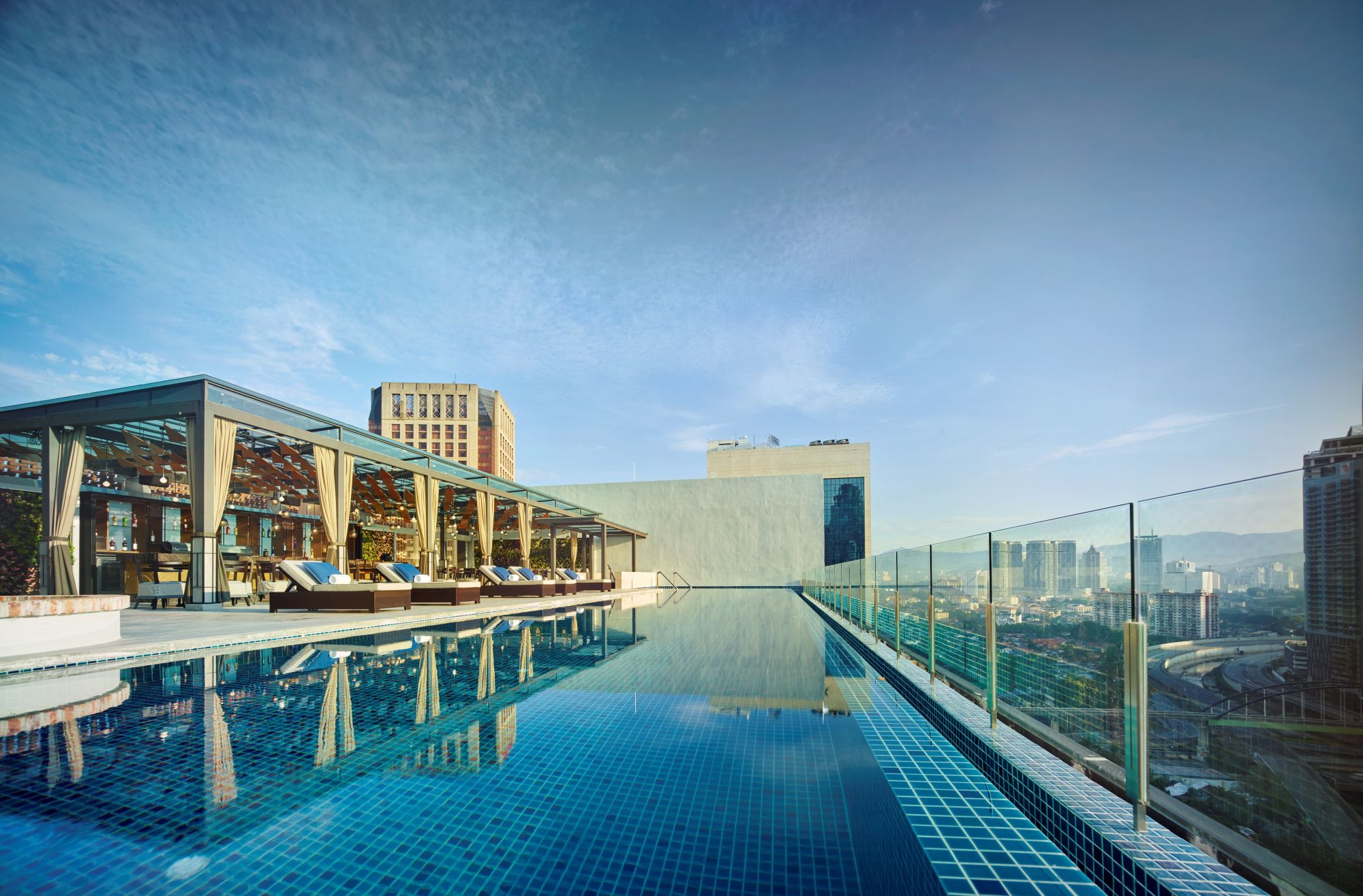 Hotel Stripes Kuala Lumpur: Rooftop Swimming Pool