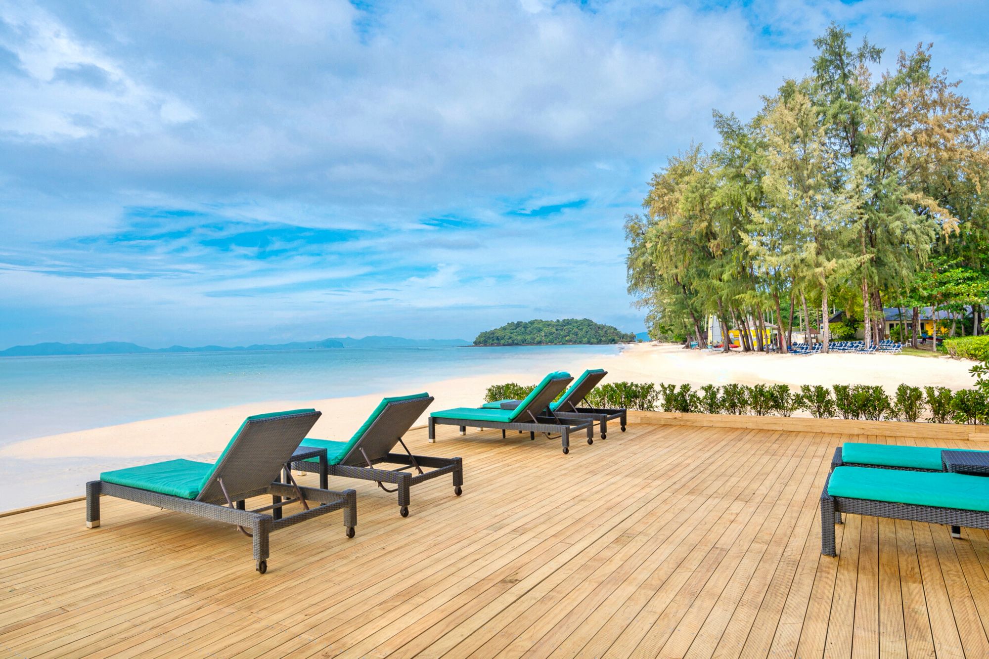 Dusit Thani Krabi Beach Resort: Breeze Lawn Deck