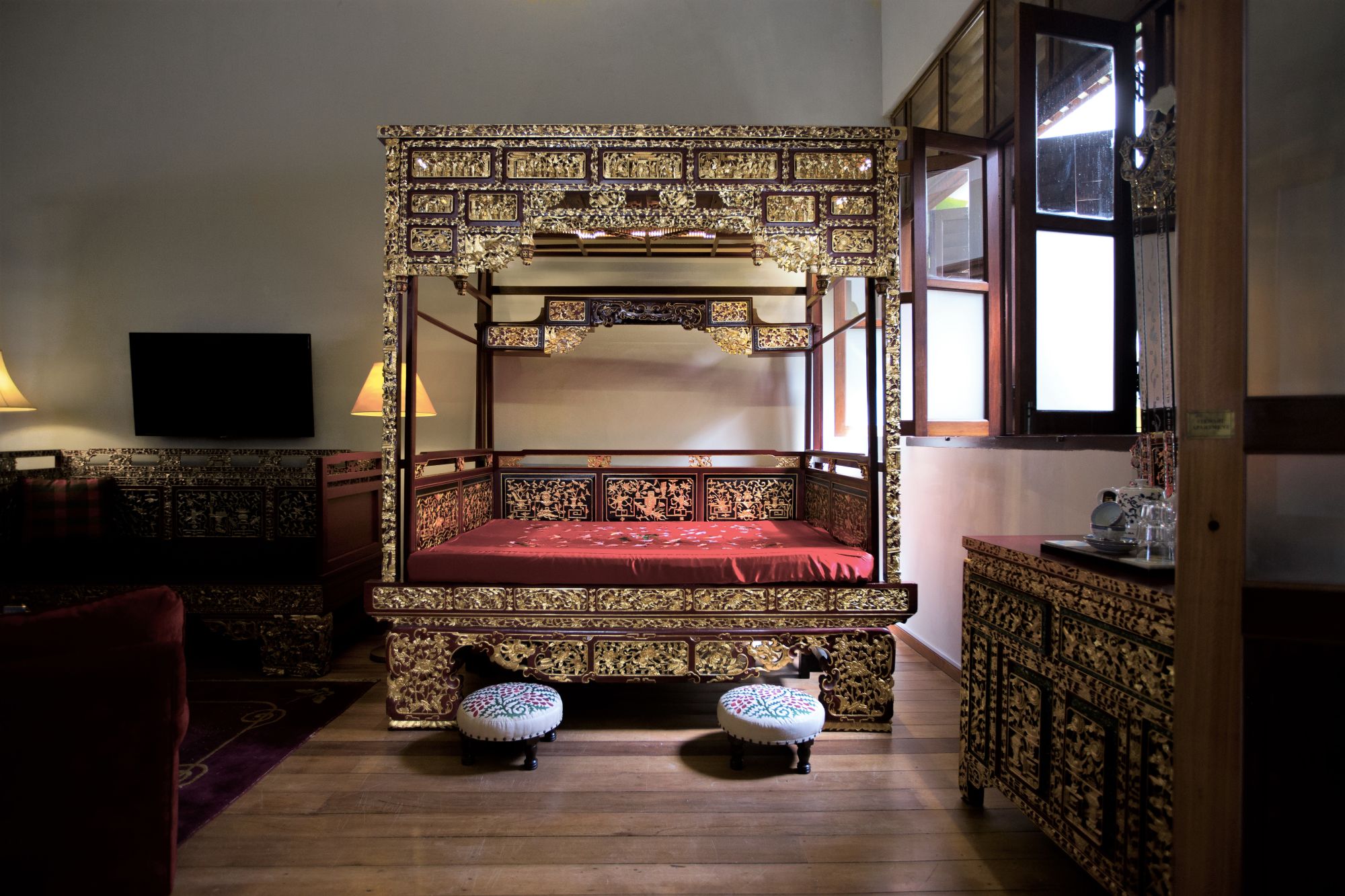 Seven Terraces in Penang: Stewart Apartment | Wedding Bed in Room