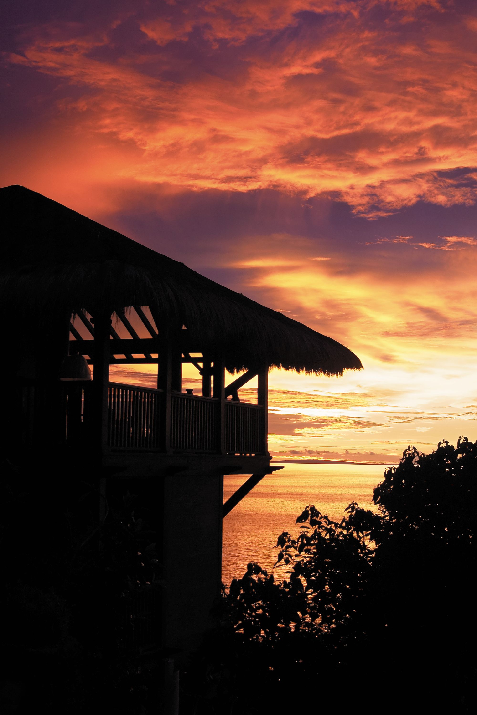 Shangri-La's Boracay Resort & Spa: Sunset view with Treehouse Villa