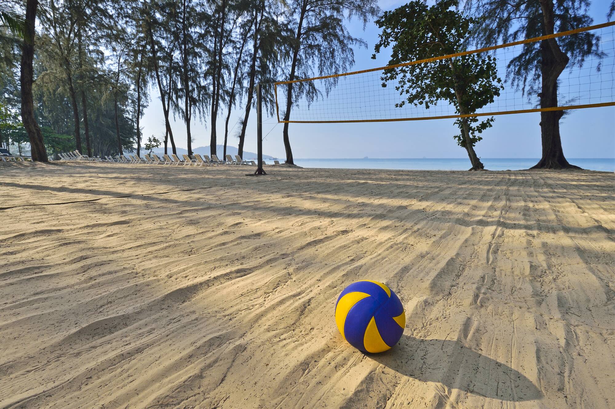 Dusit Thani Krabi Beach Resort: Beach Volleyball