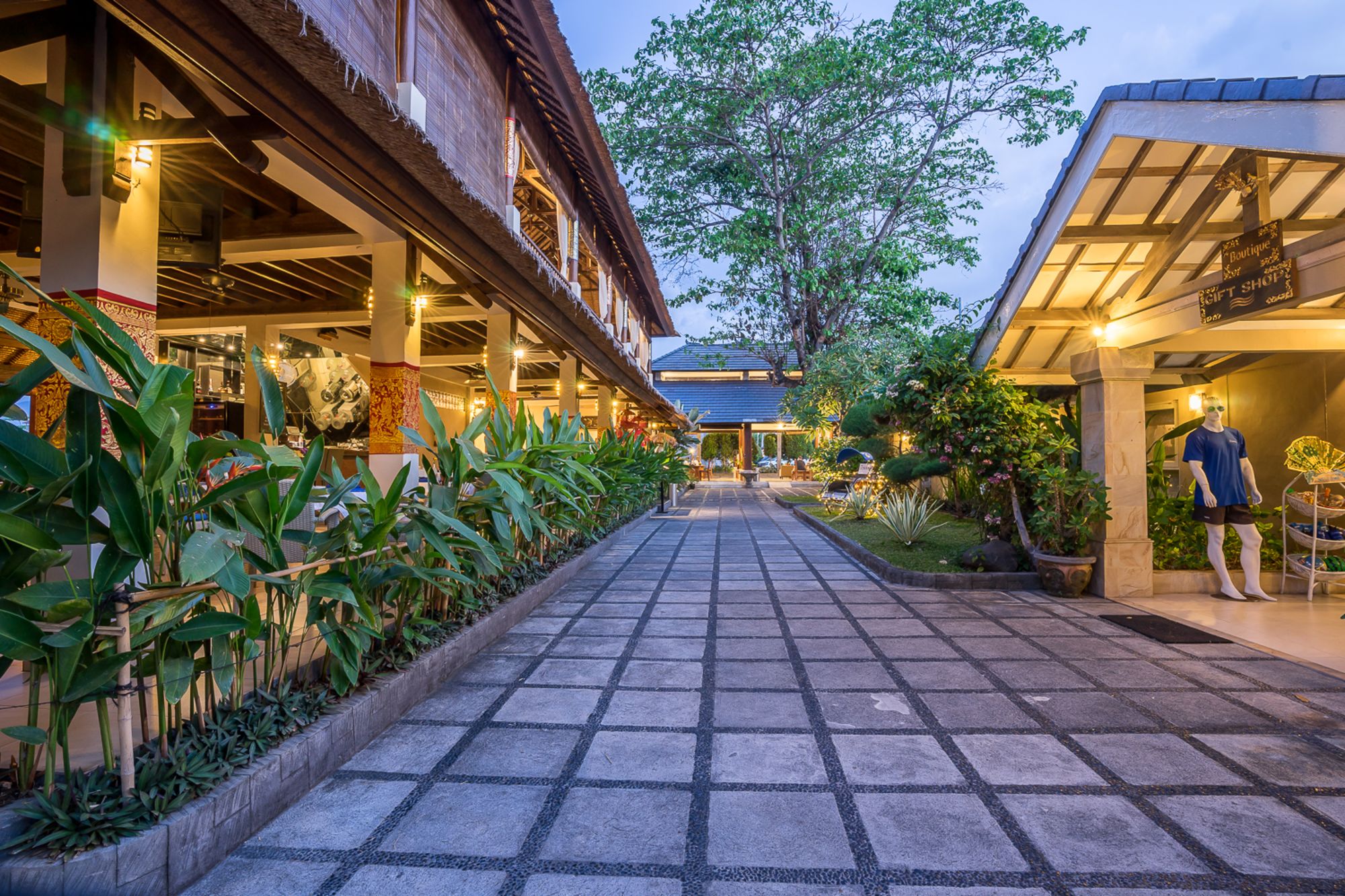 The Lovina Bali à Nord de Bali: Walkway